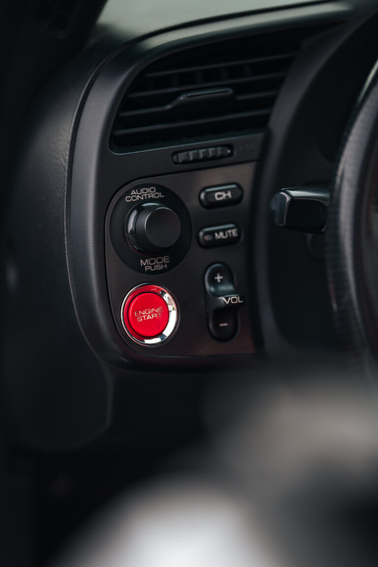 Interior image of 2000 Honda S2000 AP1
