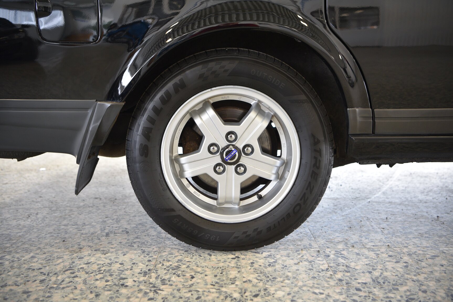 Exterior image of 1986 Volvo 240 DL