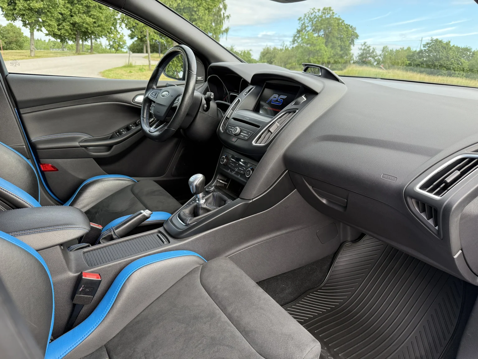 Interior image of 2018 Ford Focus RS (39)