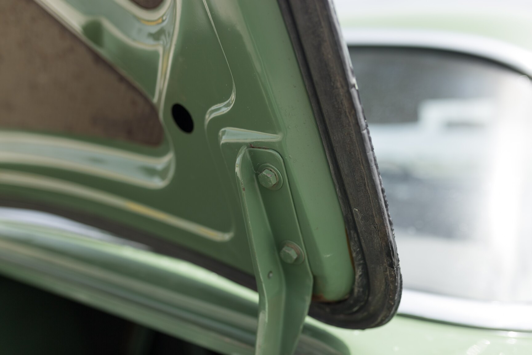 Interior image of 1959 Ford Consul (69)