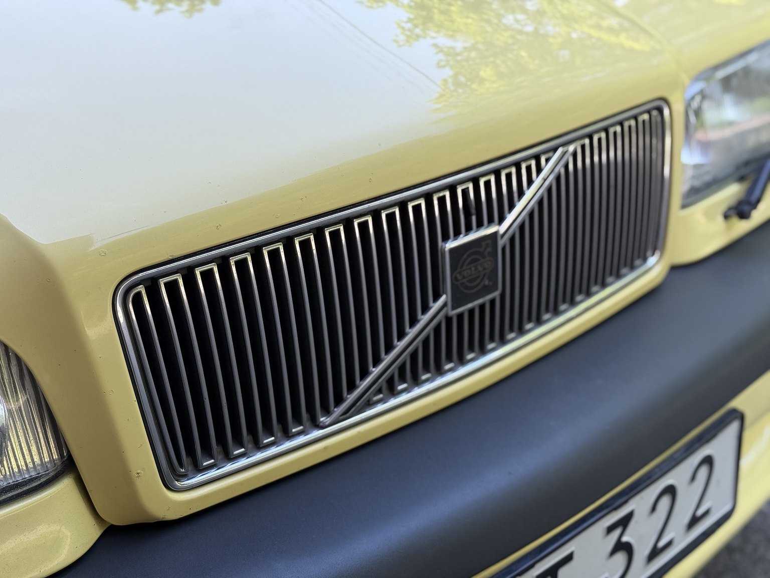 Exterior image of 1995 Volvo 850 T-5R