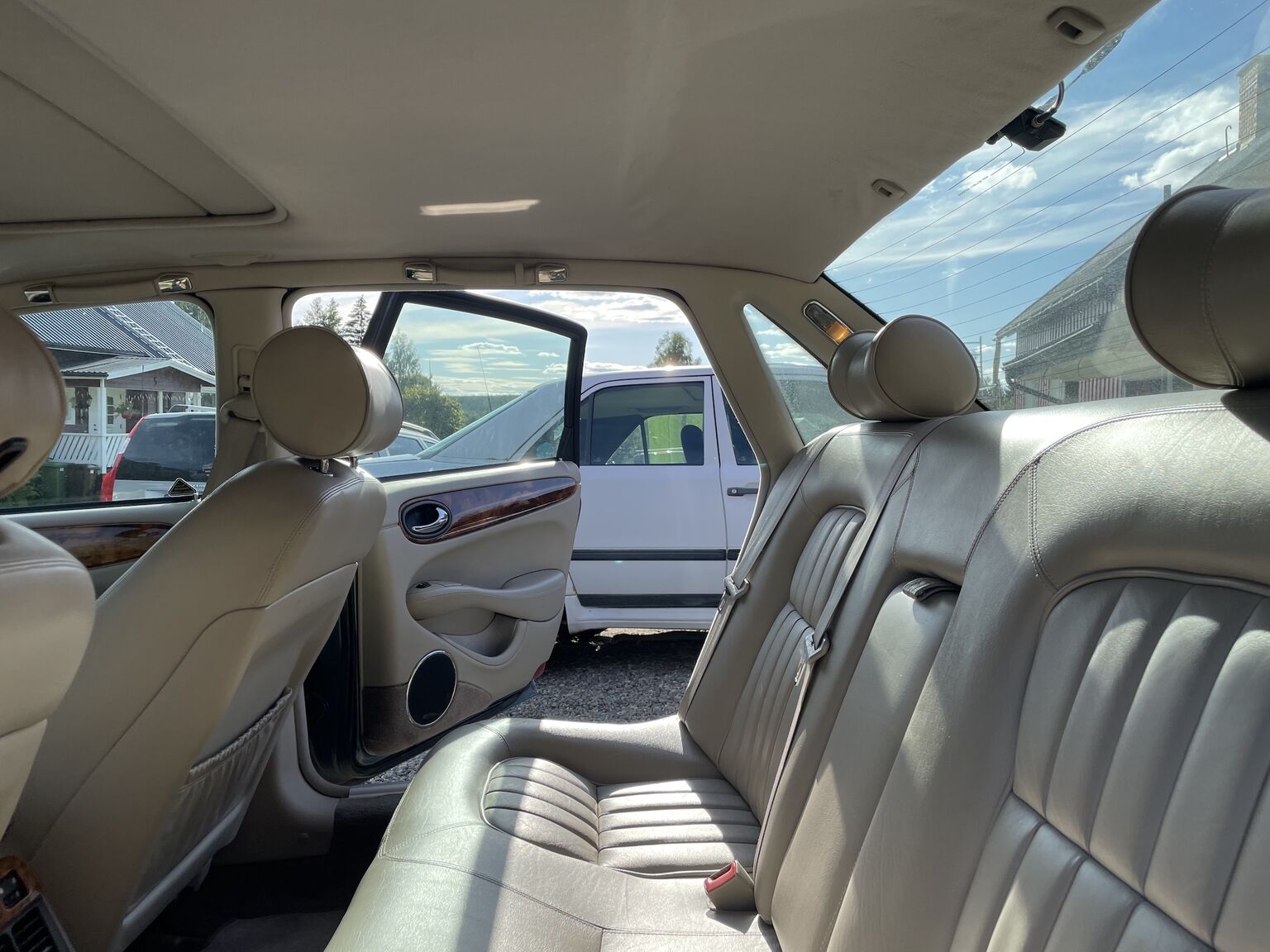 Innenraumfoto von 1998 Jaguar XJ8 Sovereign (5)