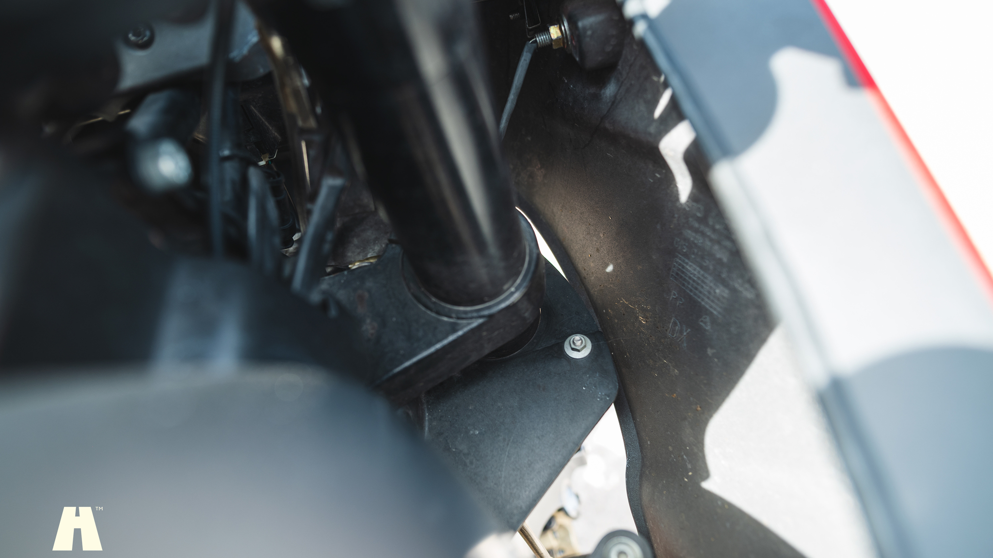 Image of 2002 Moto Guzzi V11 Le Mans (2) mechanics