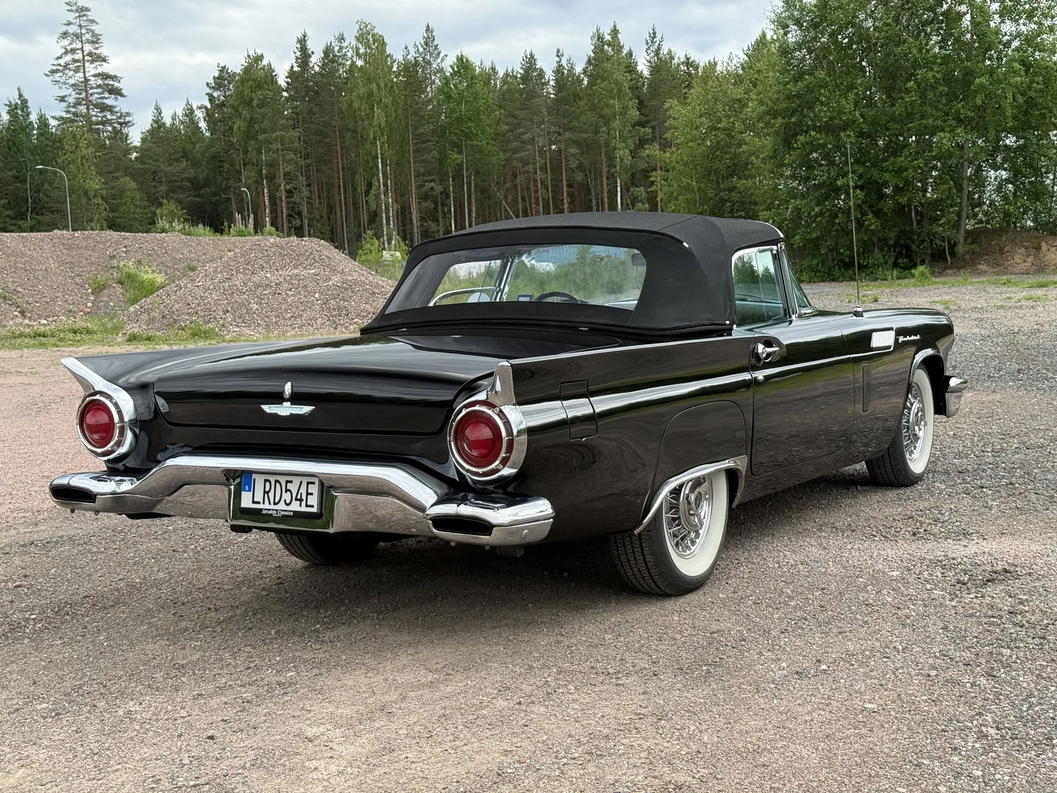 Exterior image of 1957 Ford Thunderbird (10)