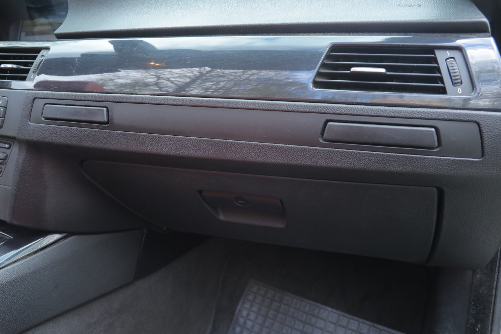 Interior image of 2008 BMW 325D Cabriolet