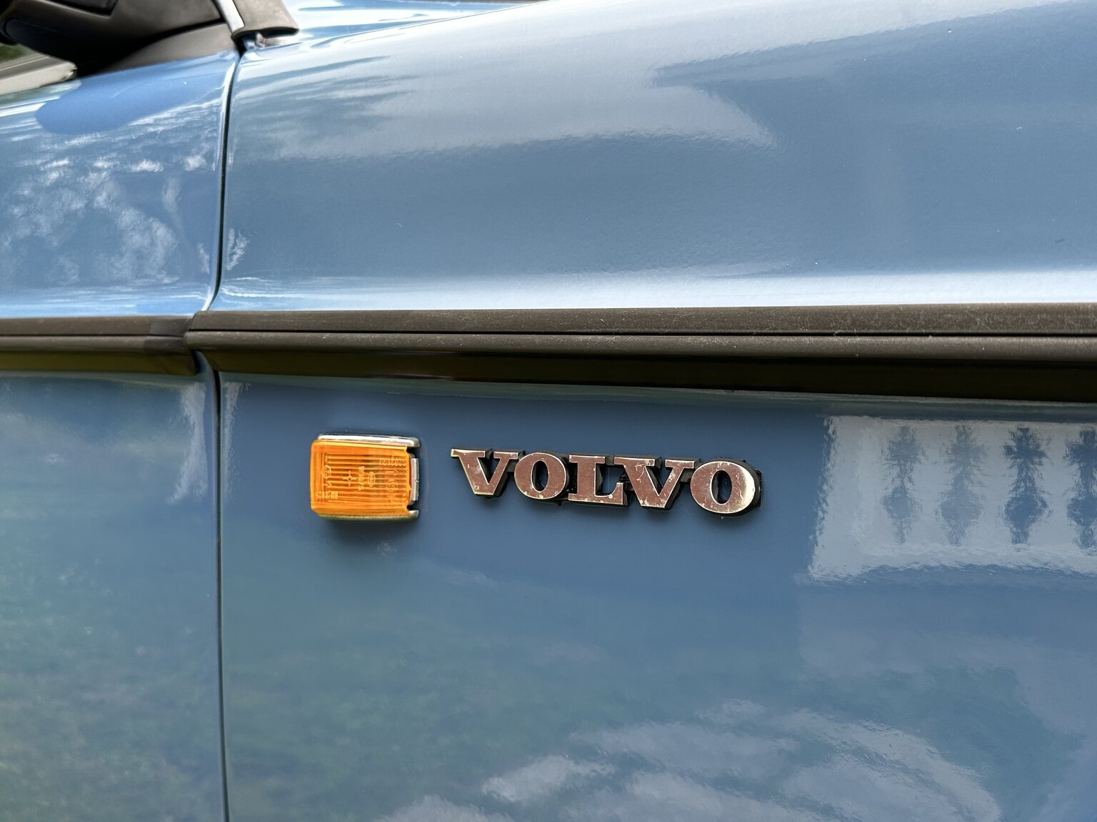Exterior image of 1986 Volvo 244