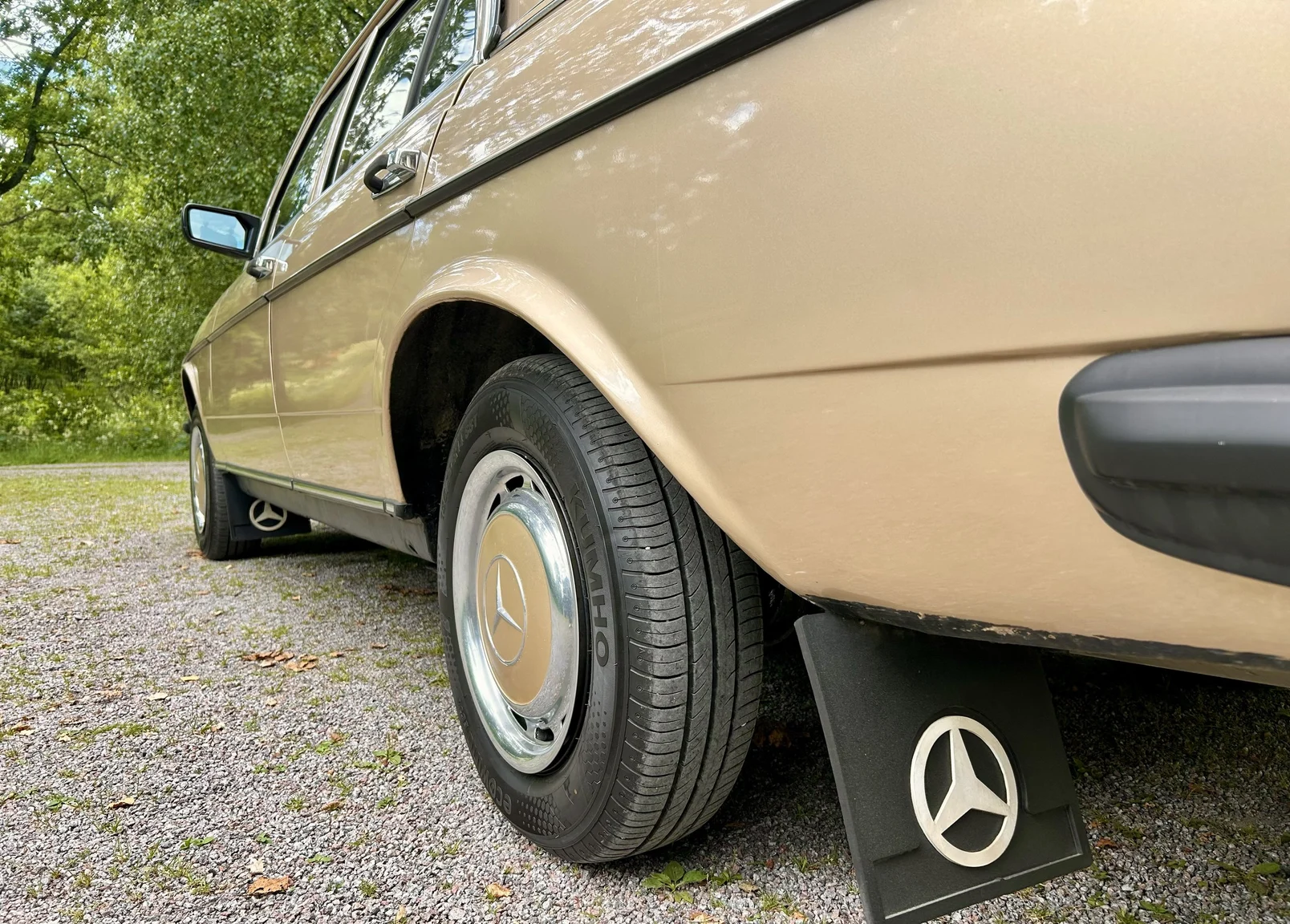 Exteriörbild på 1976 Mercedes-Benz 300 D (26)
