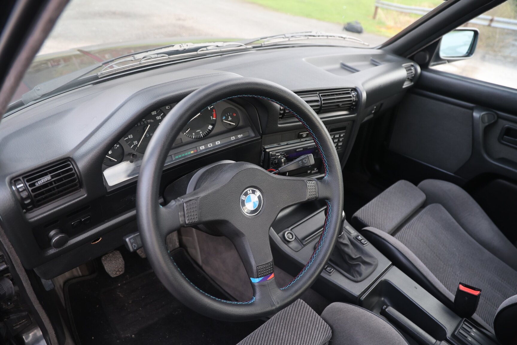 Innenraumfoto von 1989 BMW 325i