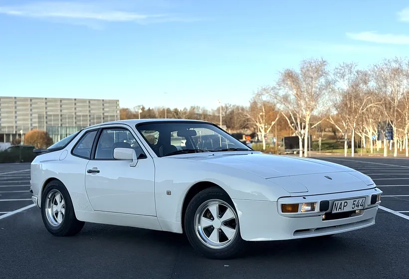 1984 PORSCHE 944 Targa NAP544