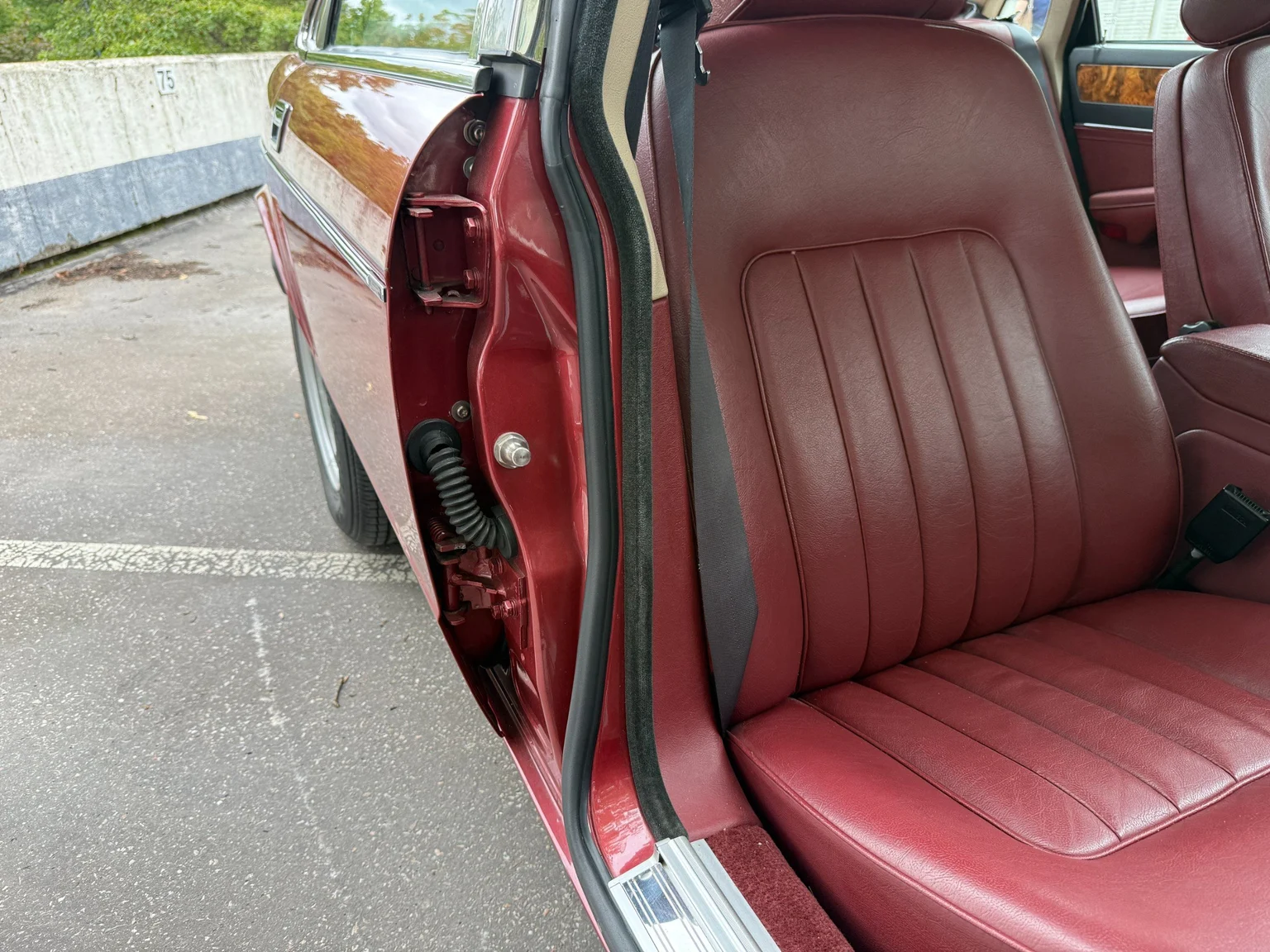 Interior image of 1988 Daimler Six (44)