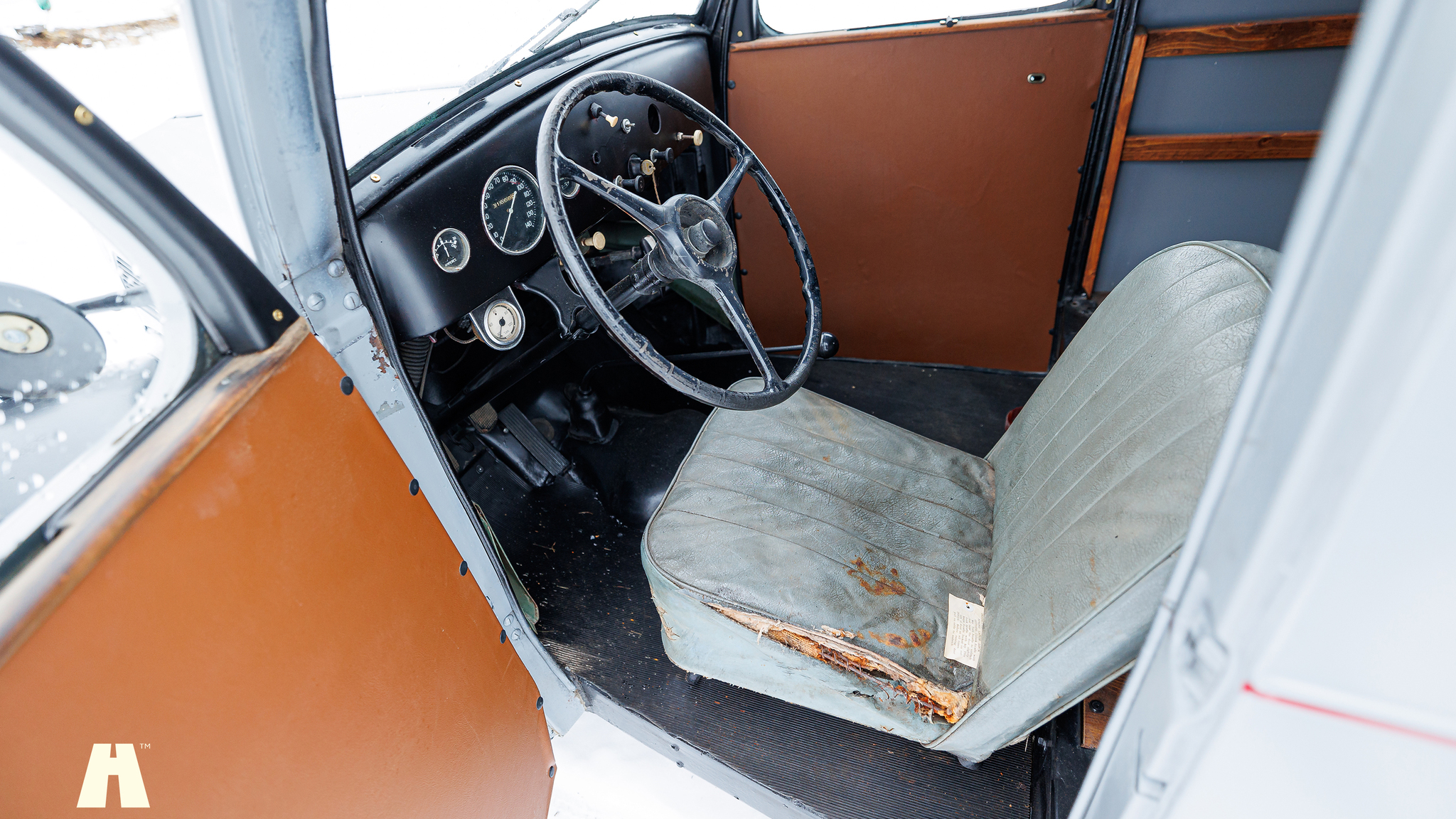 Interior image of 1952 Ford E4930 Van (1)