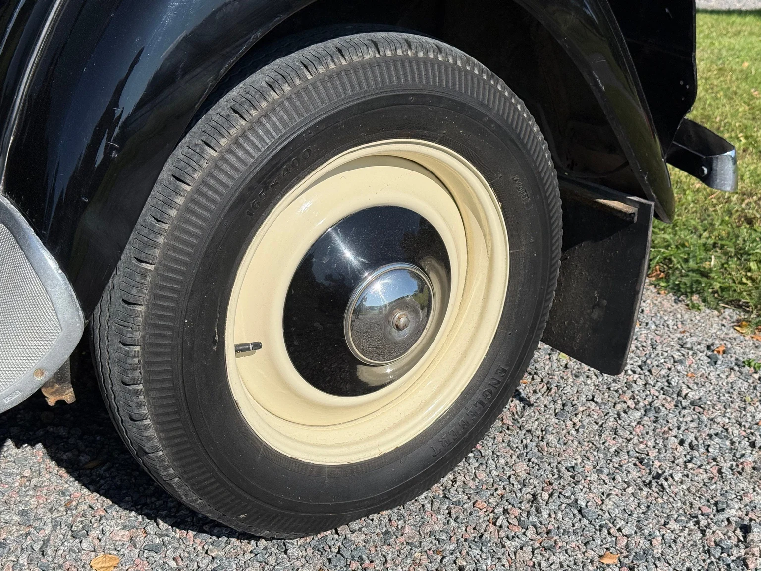 Exterior image of 1951 Citroën CV 11  Sedan  (52)