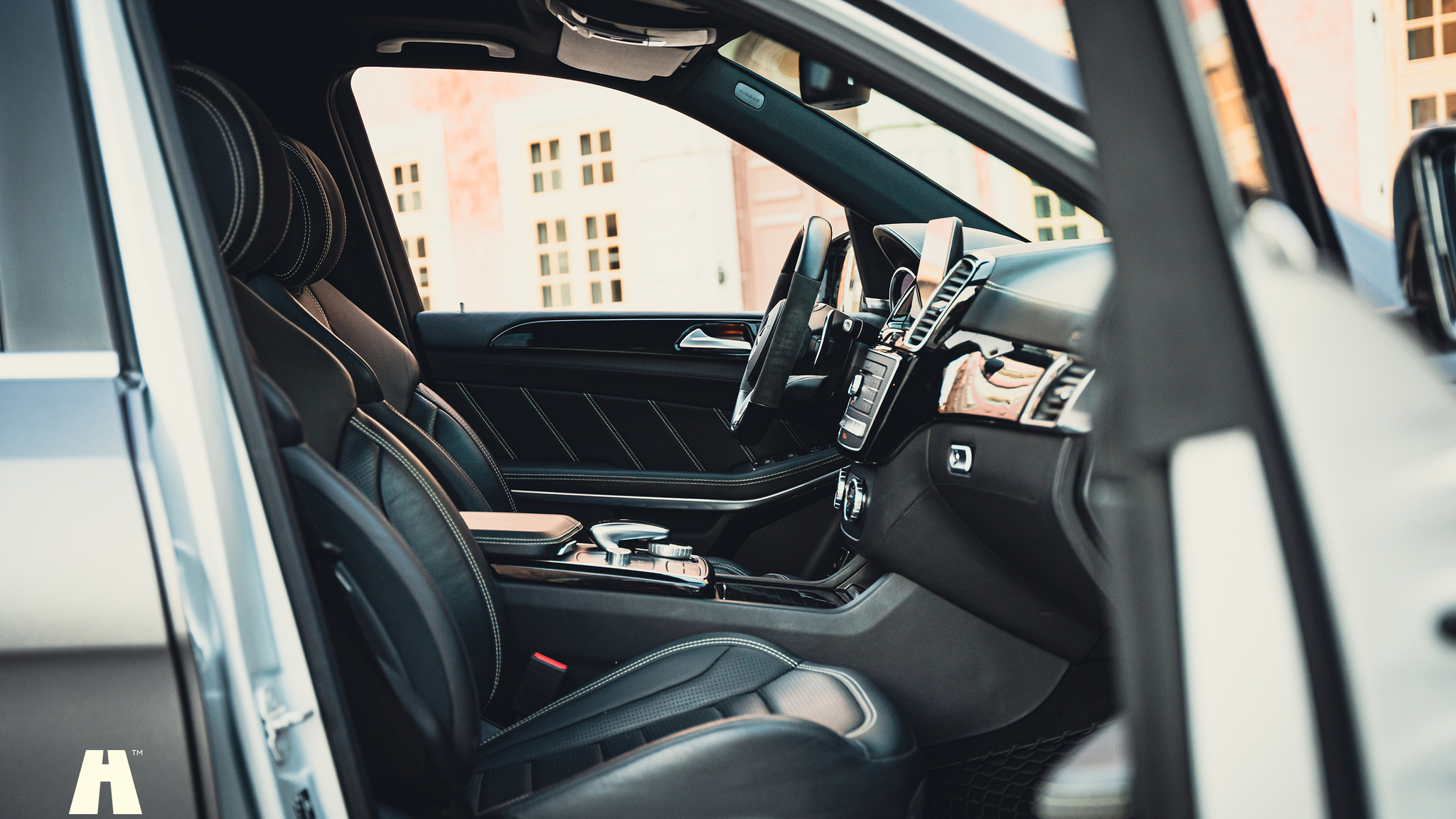 Innenraumfoto von 2017 Mercedes-Benz GLS 63 AMG (7)