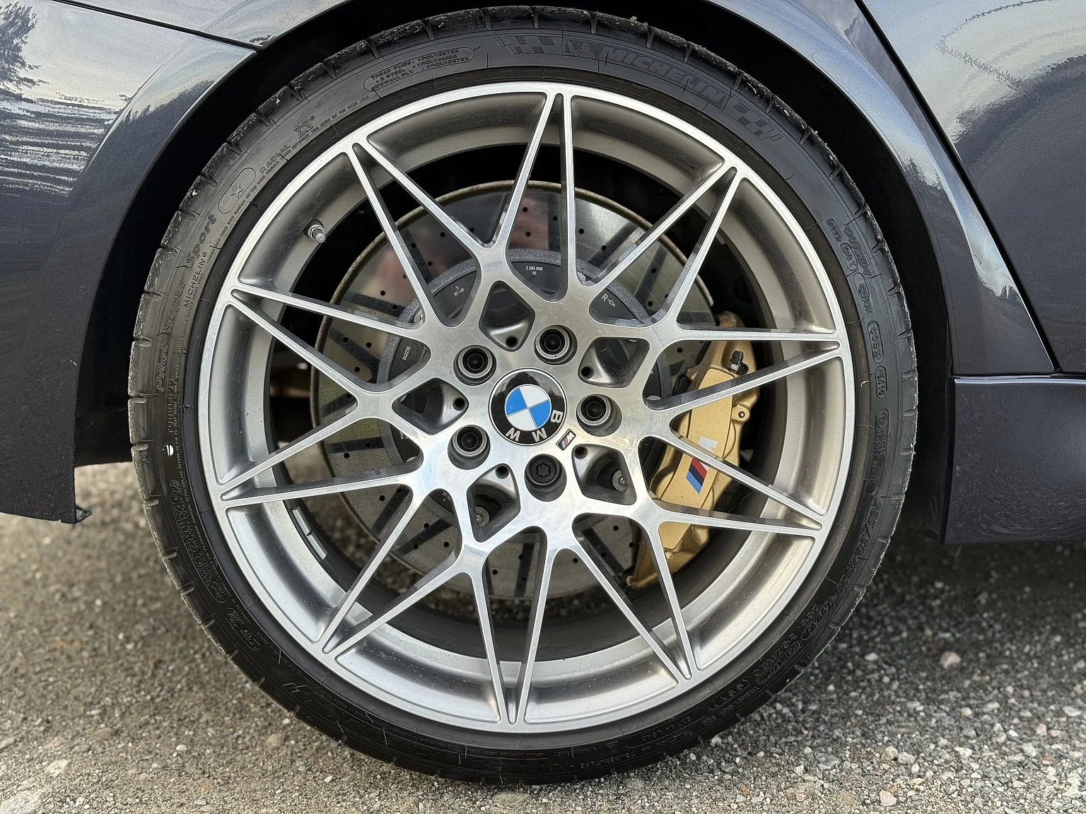 Exteriörbild på 2017 BMW M3 Competition 30 Jahre (25)
