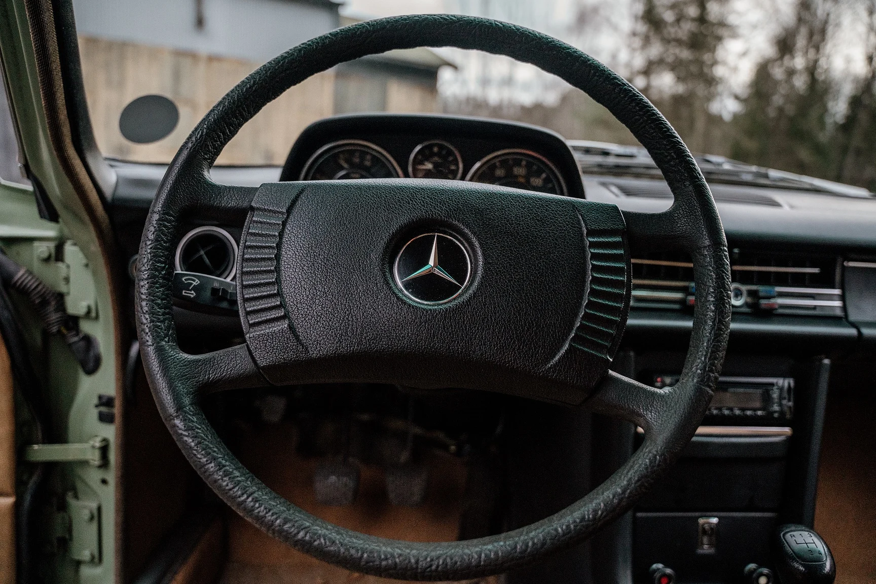 Interior image of 1975 Mercedes-Benz 240 D 3.0 (9)