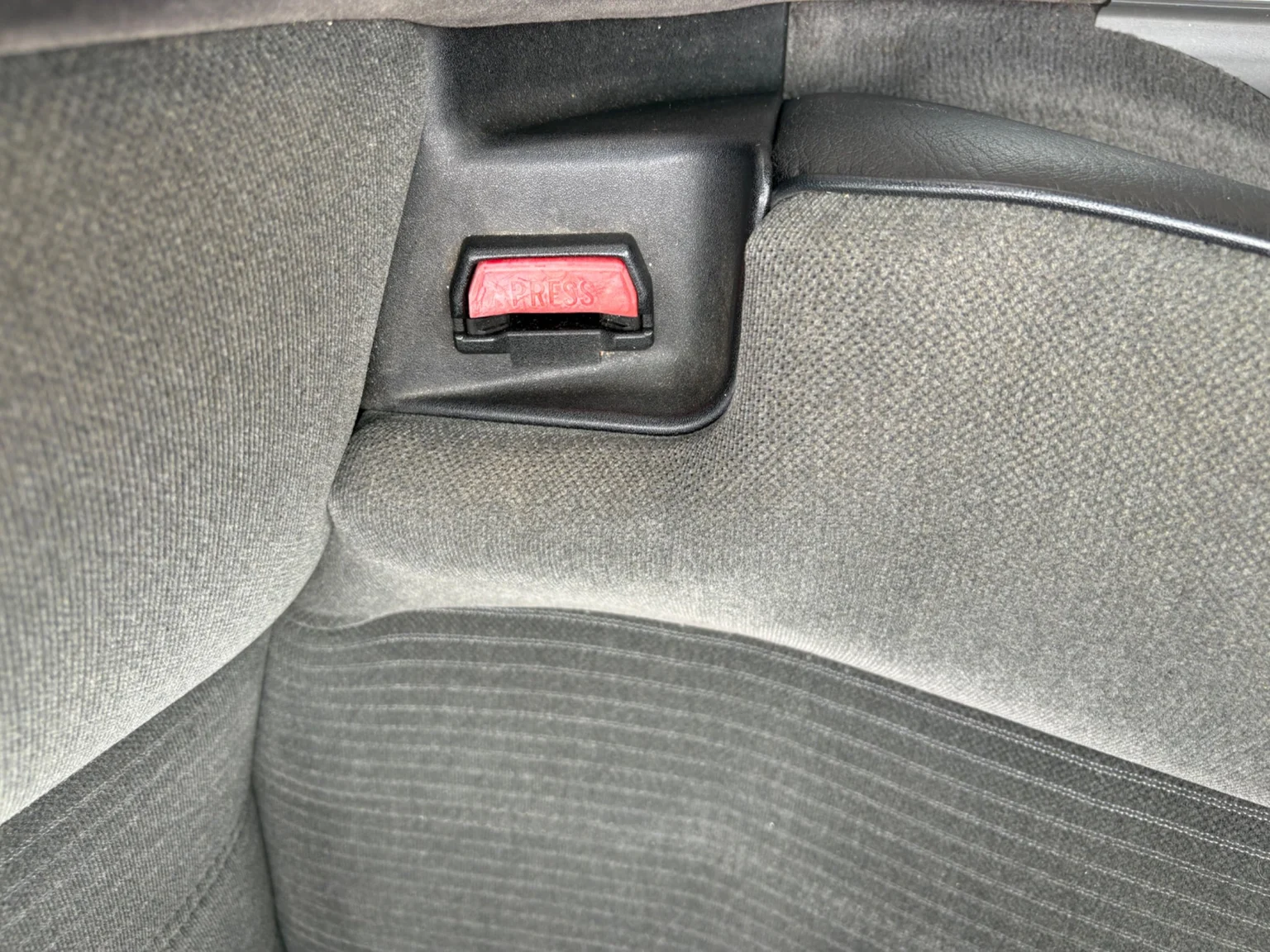 Interior image of 1988 BMW 730iA (62)