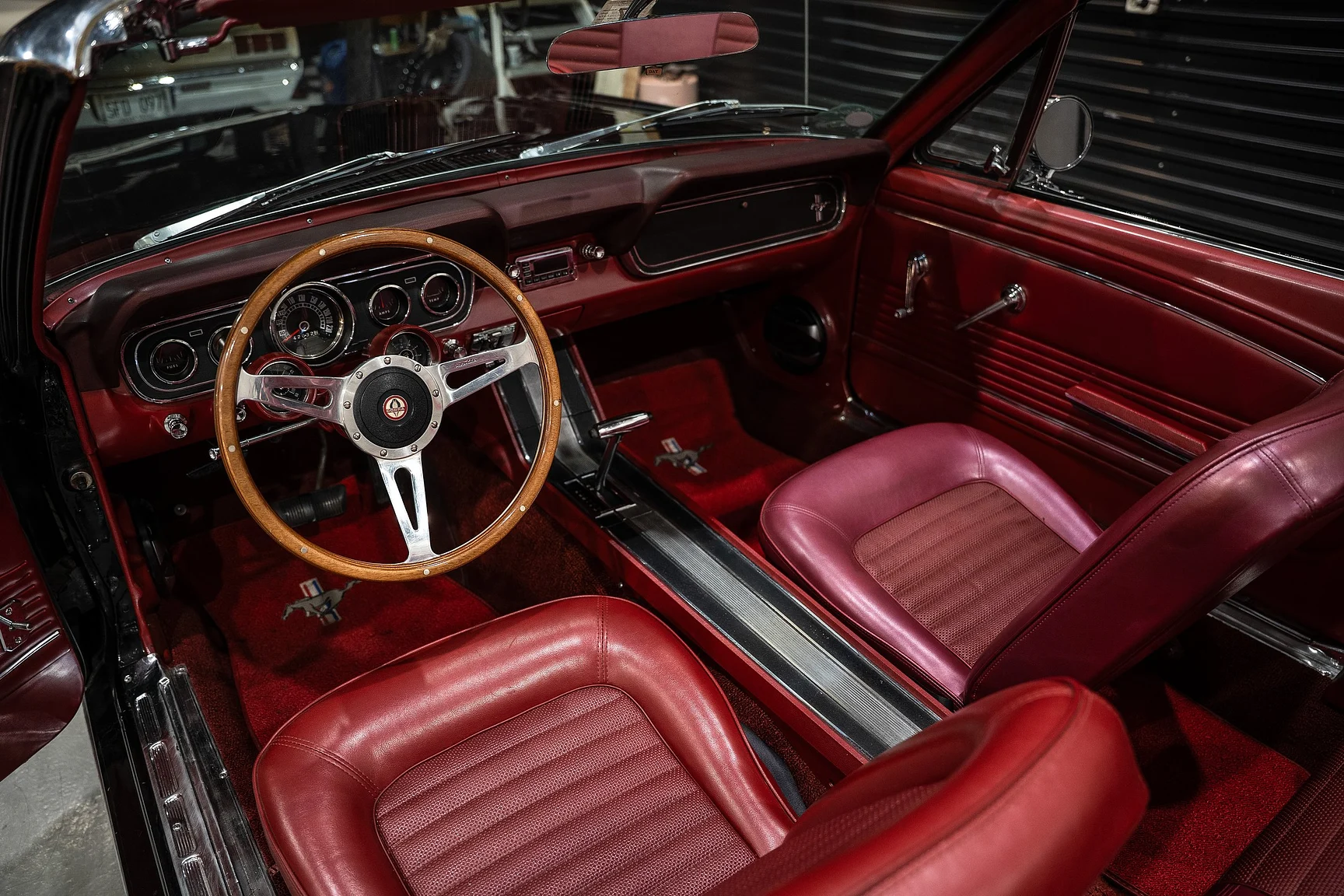 Interiörbild 1966 Ford Mustang Convertible (2)