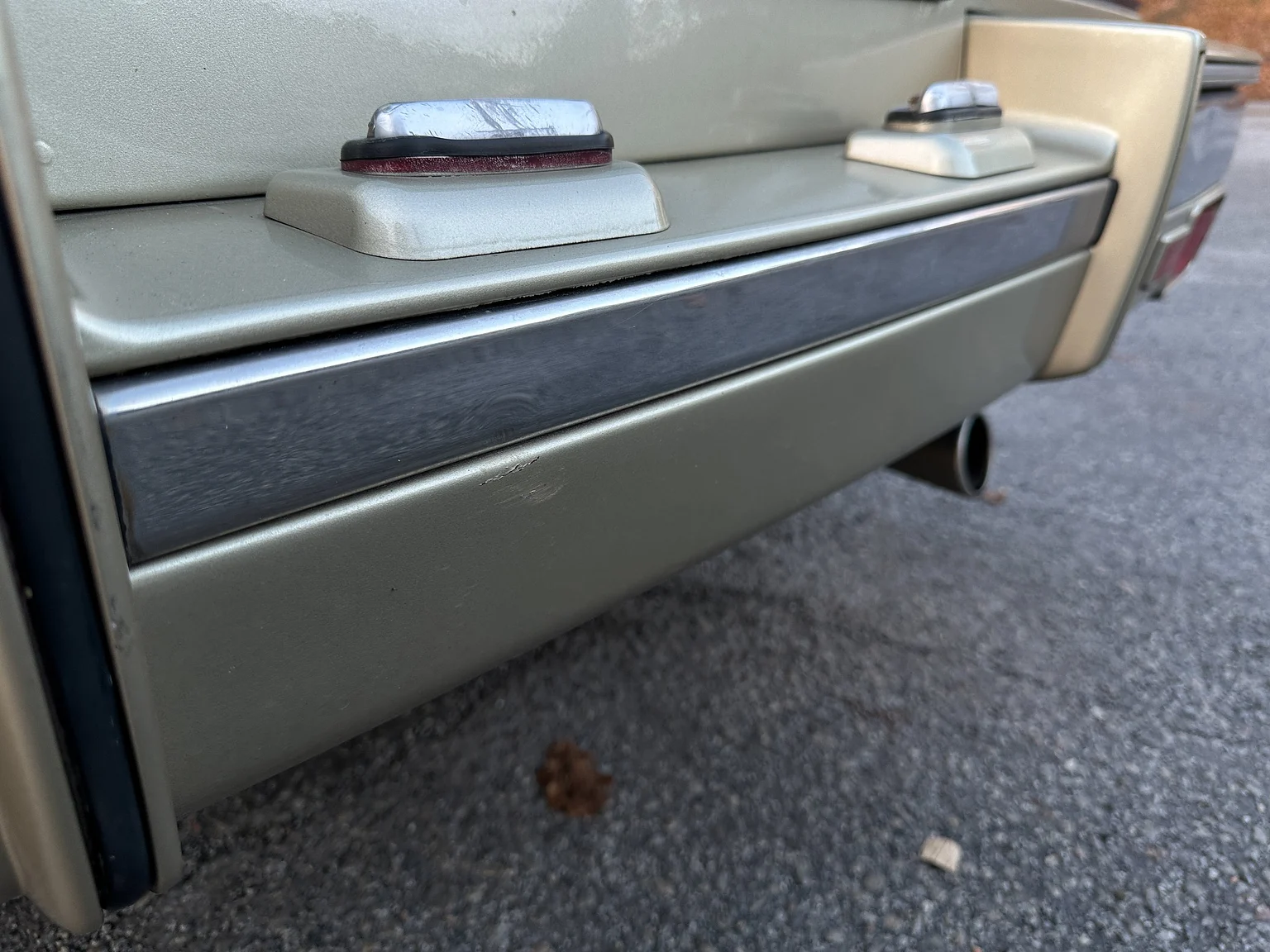 Exterior image of 1989 Cadillac Seville (102)