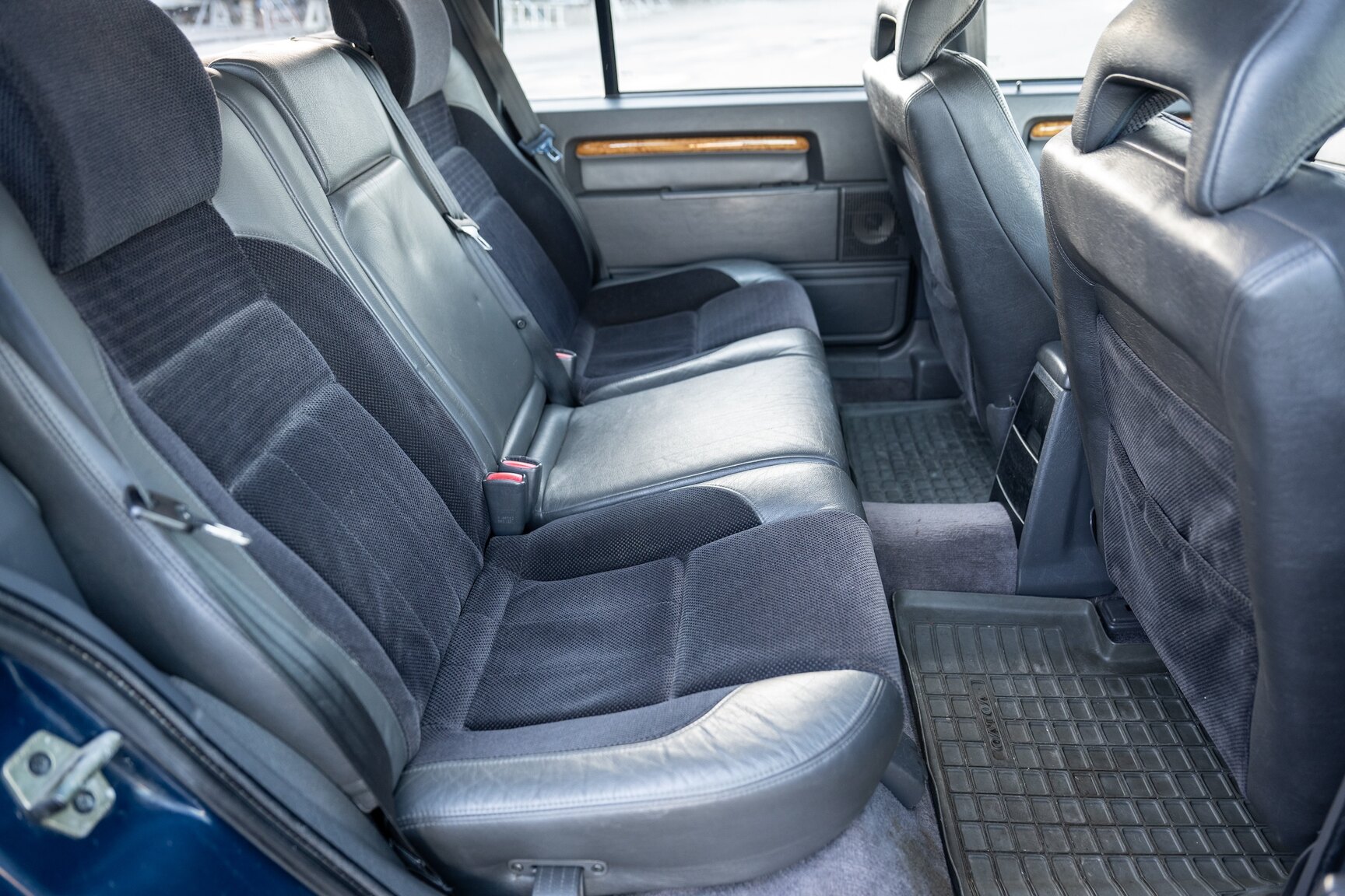 Interior image of 1998 Volvo 940 Turbo