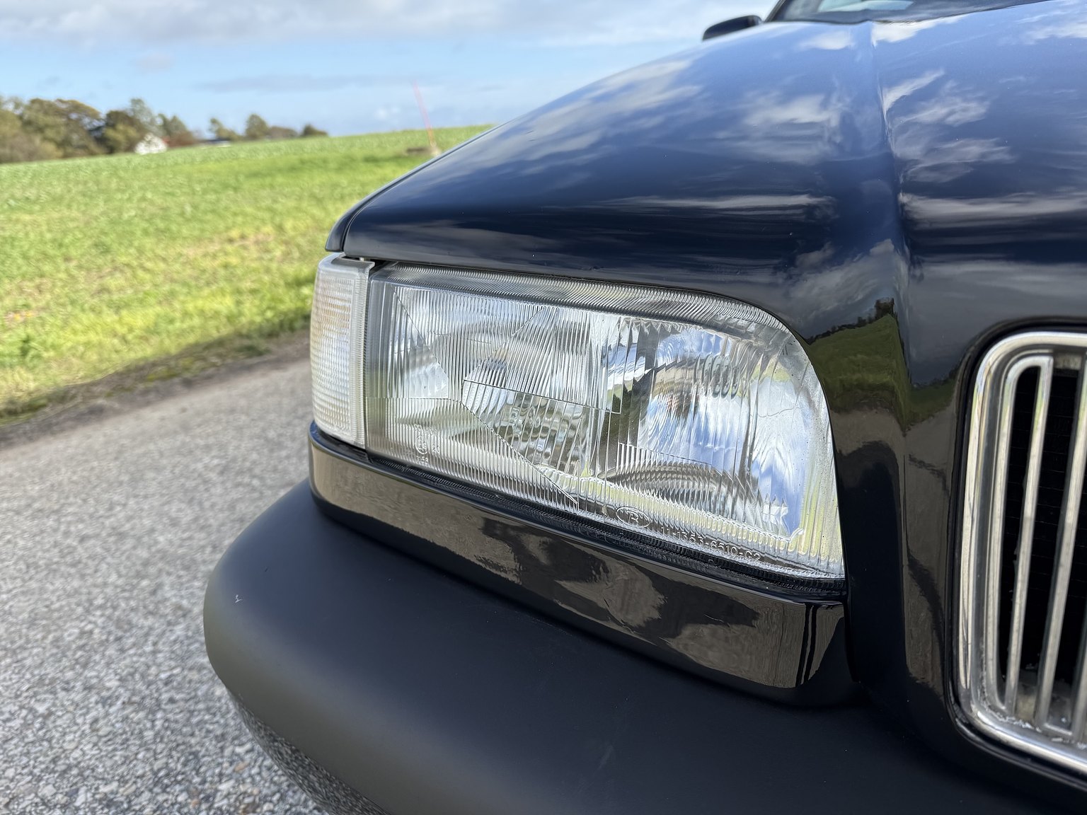 Exterior image of 1995 VOLVO 855 T5R T-5R