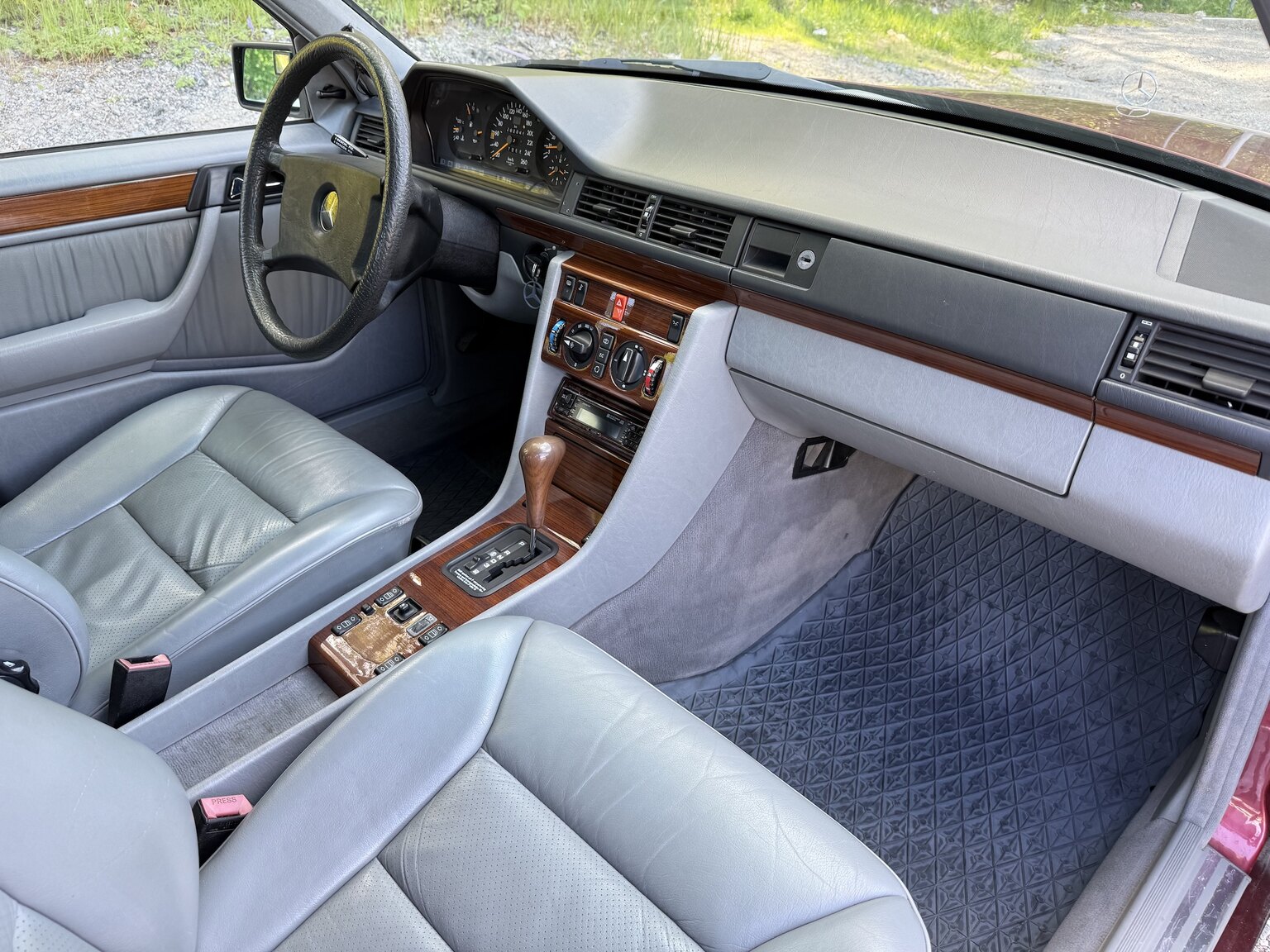 Interior image of 1991 Mercedes-Benz 300 E-24
