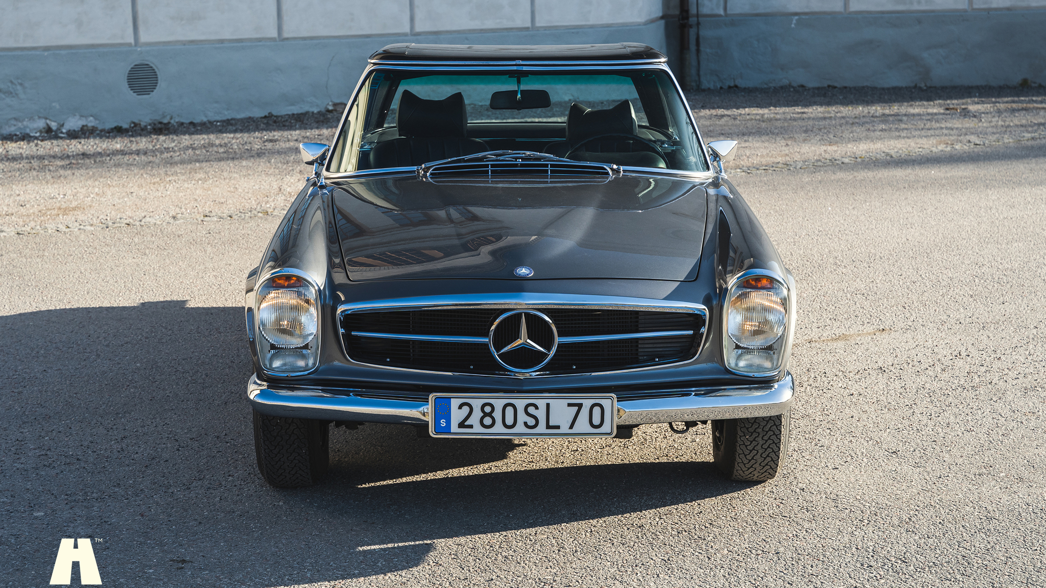Exterior image of 1970 Mercedes 280 SL Pagoda (10)