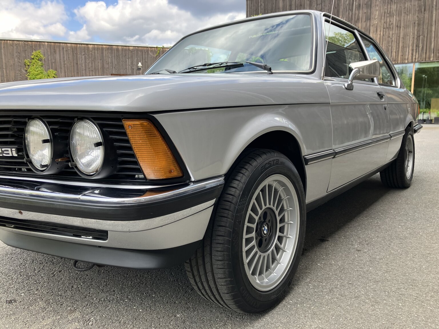 Exteriörbild på 1979 BMW 323i