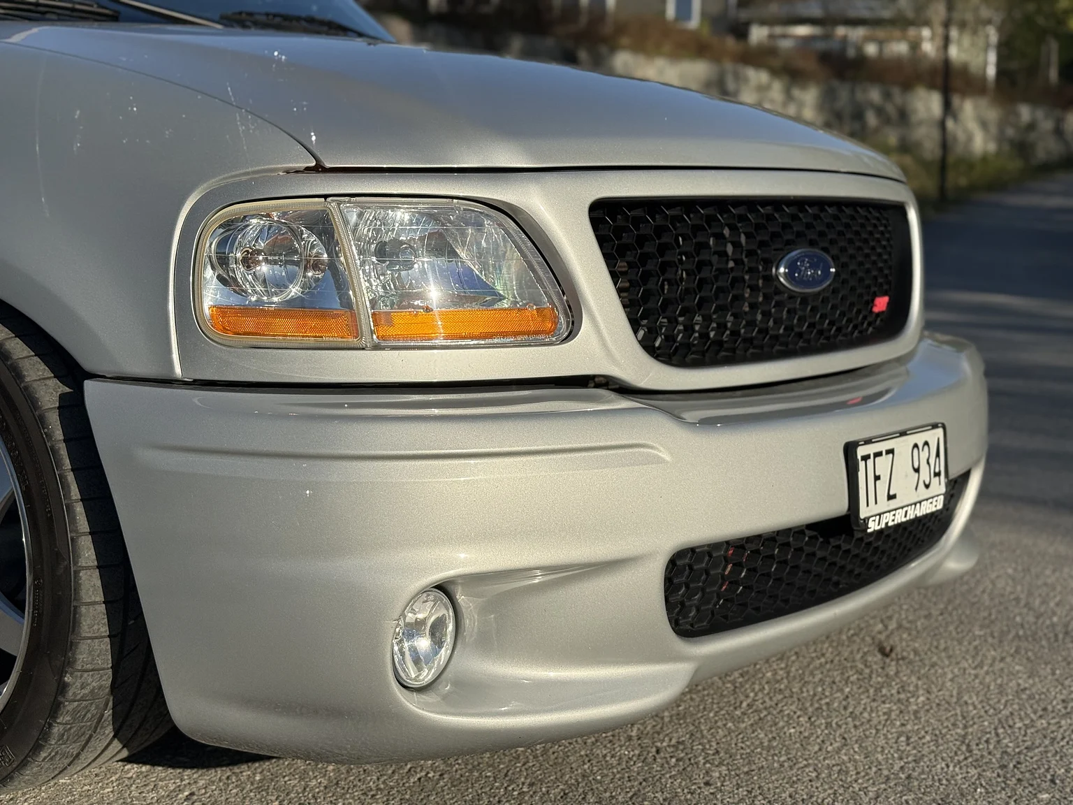 Aussenfoto 2002 Ford F 150 Lightning / Kenne Bell (41)