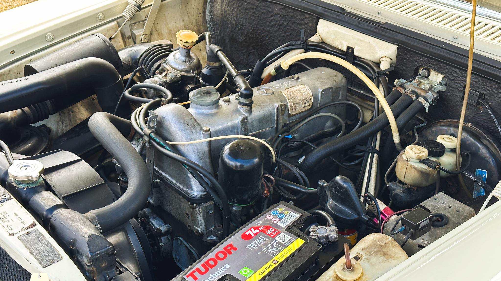 Image of 1972 Mercedes-Benz 200 mechanics