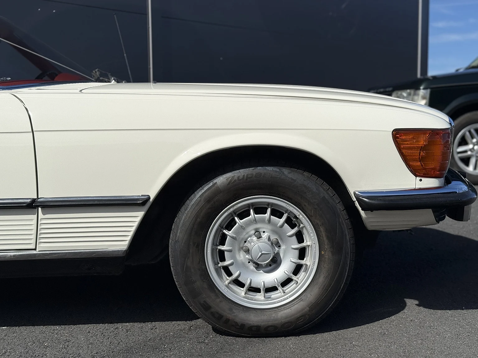 Exterior image of 1973 Mercedes Benz 350 SL  (8)