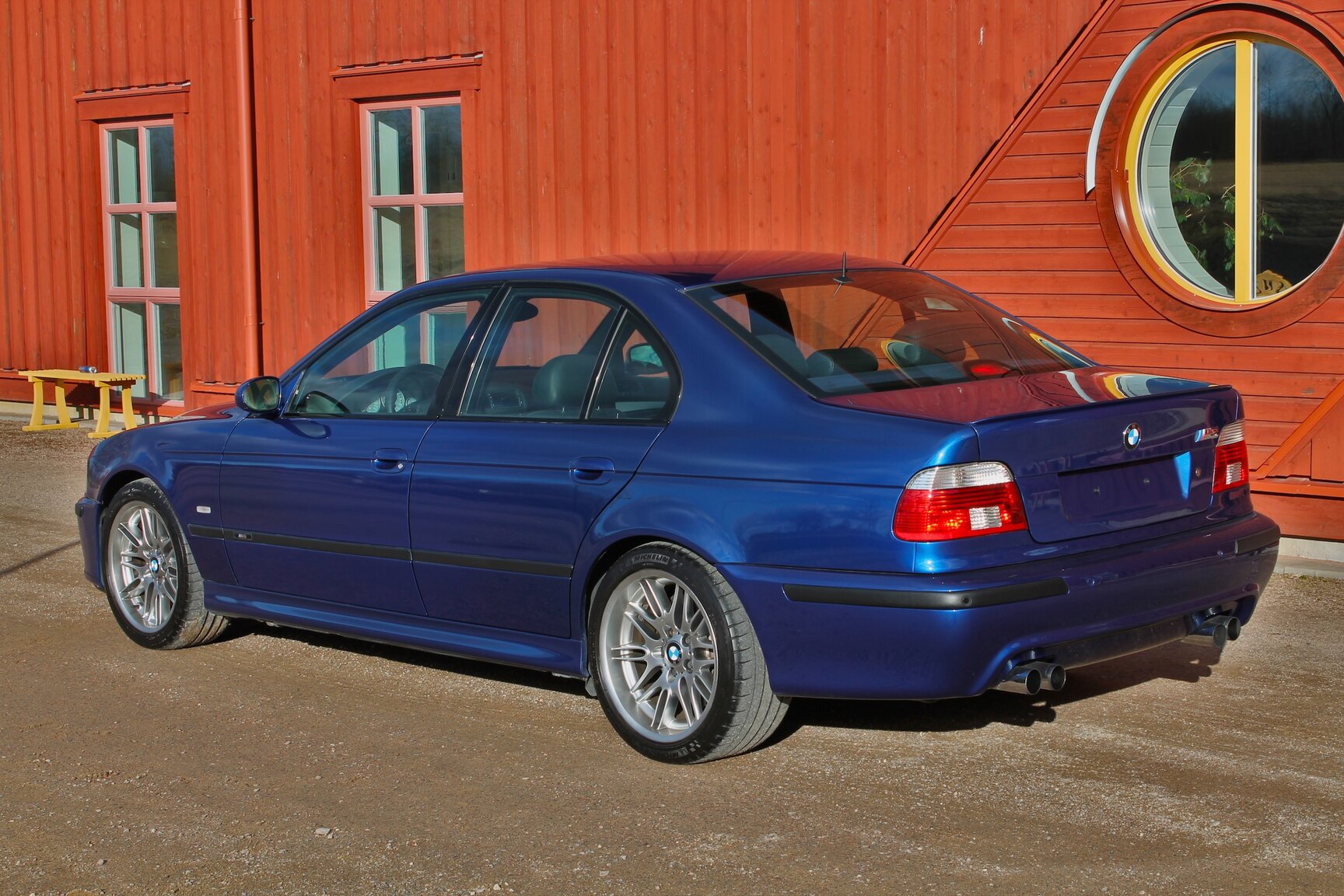 Exteriörbild på 2003 BMW M5