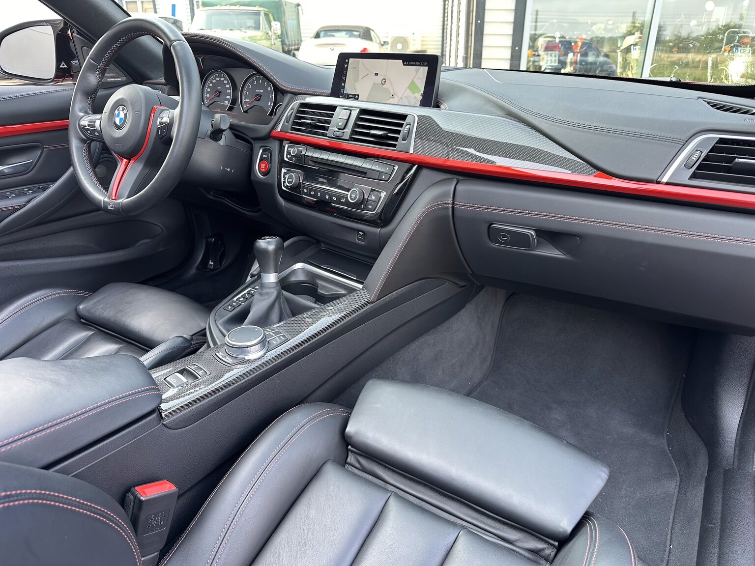 Interiörbild 2018 BMW M4 Competition Convertible F83 Manual
