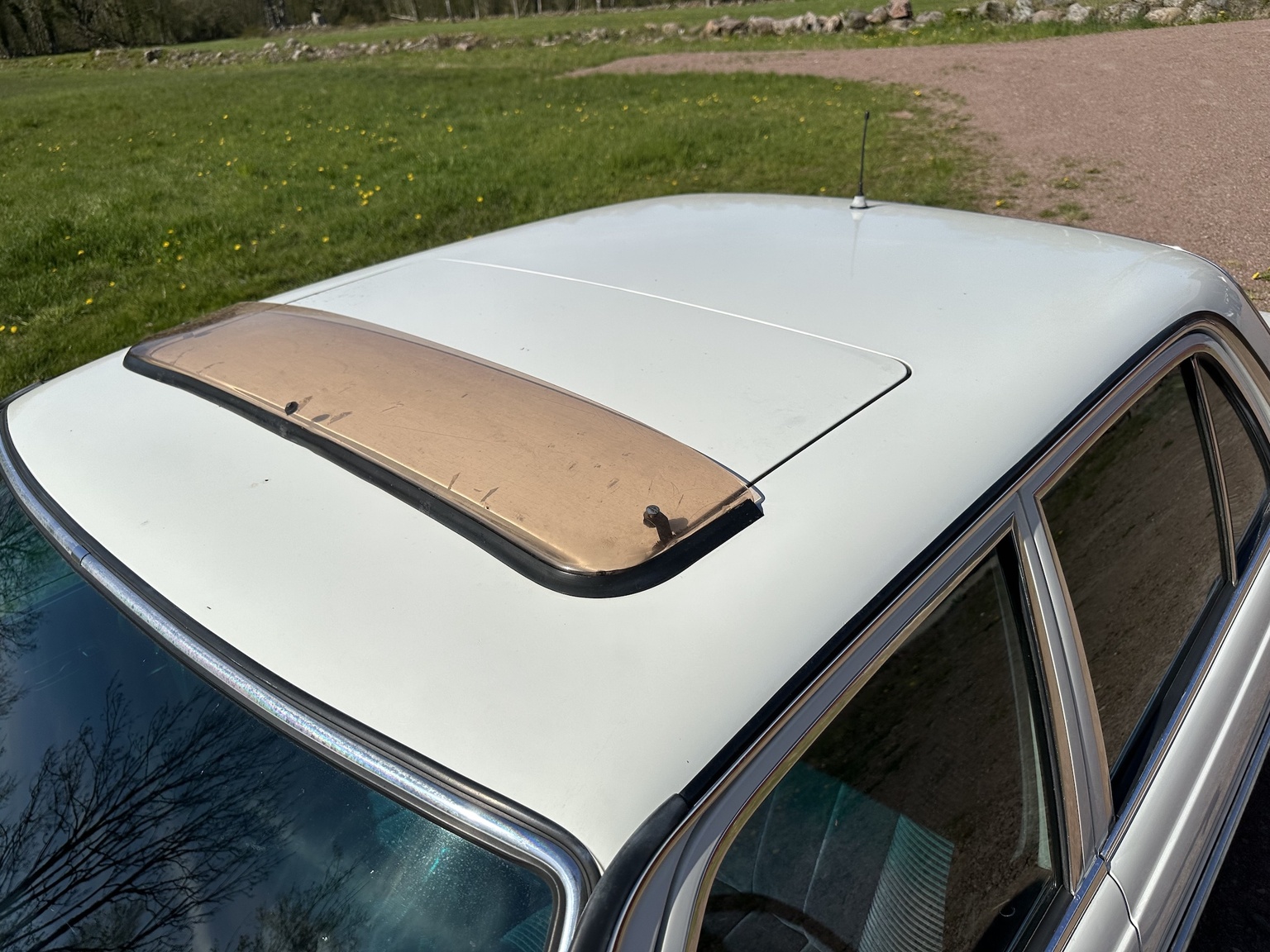 Exterior image of 1985 Mercedes-Benz 200