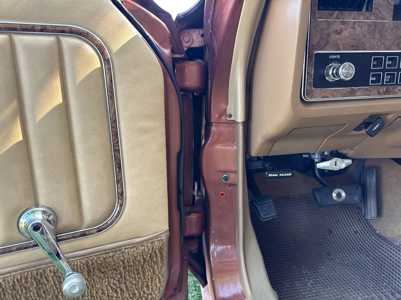 Interior image of 1975 Mercury Monarch Coupe (8)