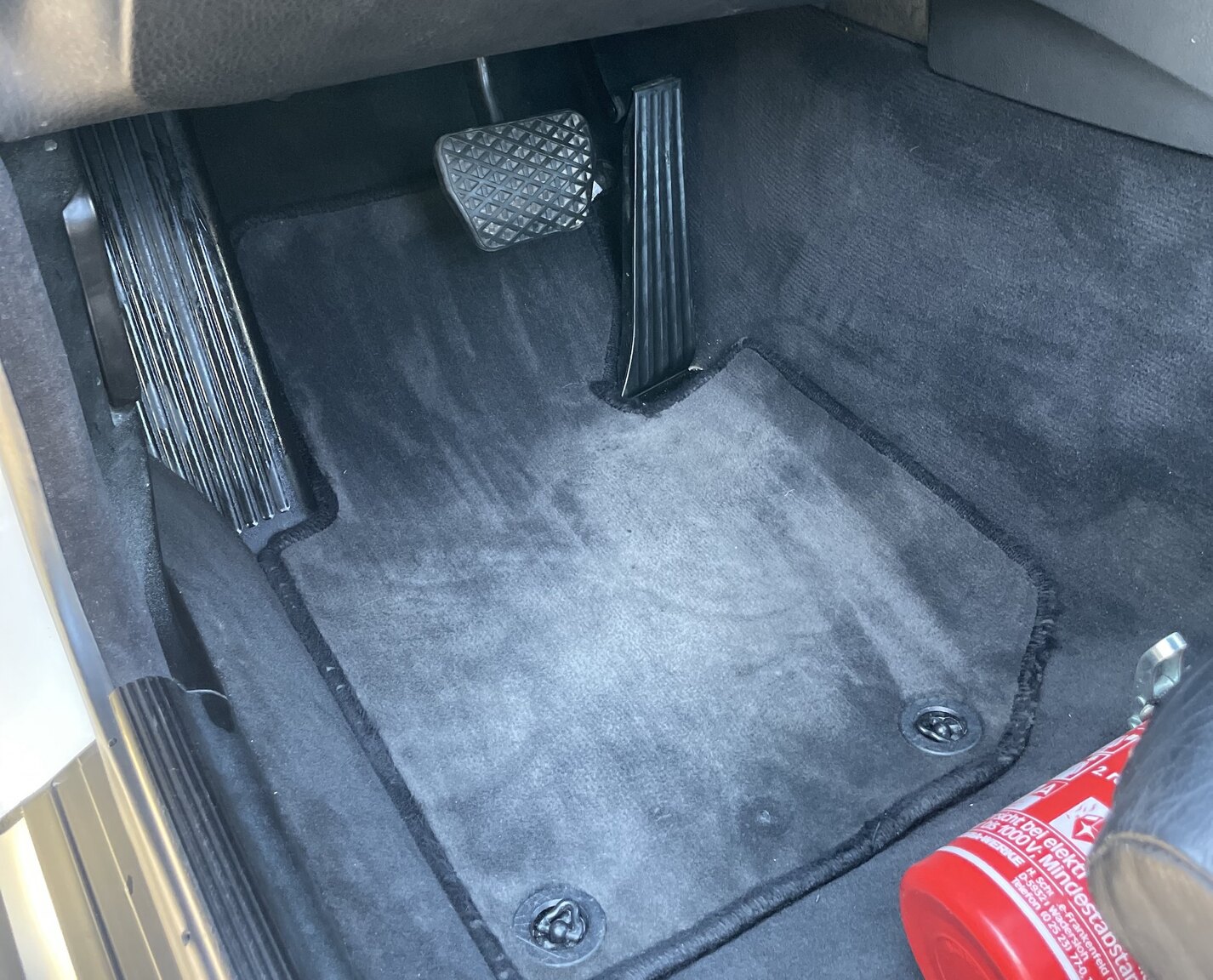 Interior image of 1995 BMW 328 iA Convertible