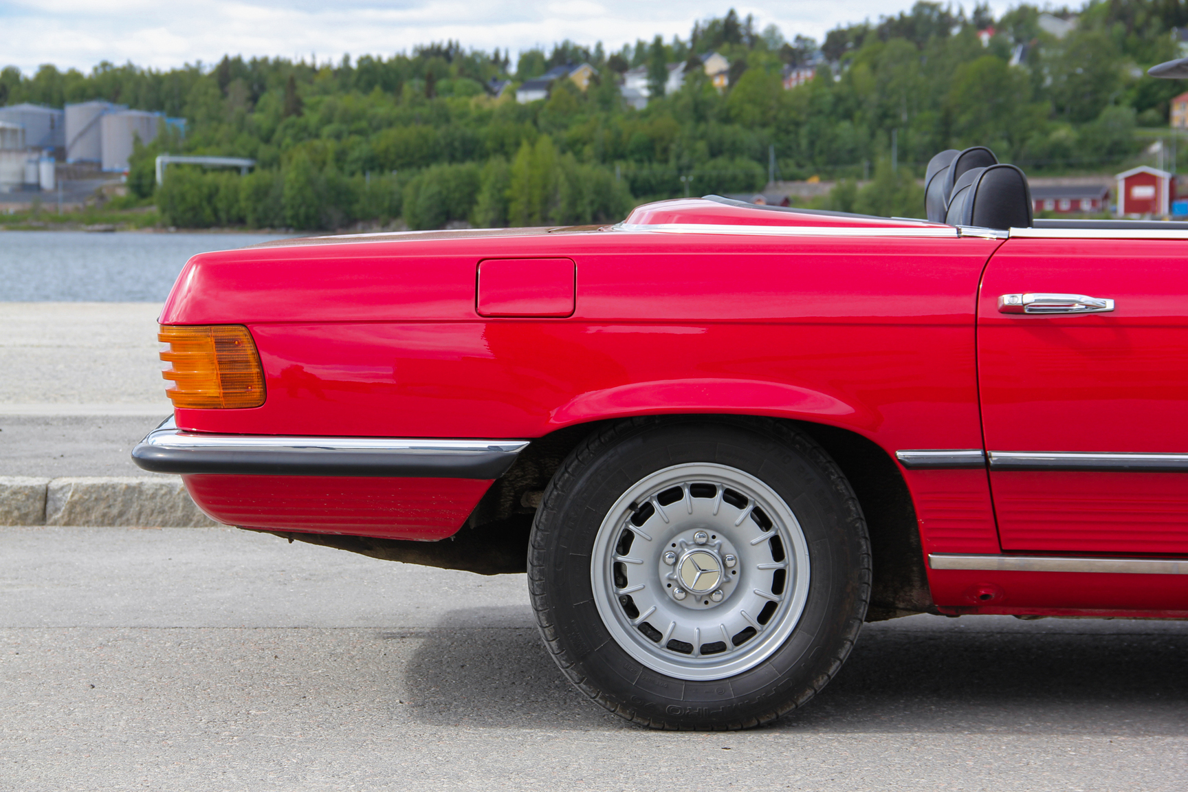 Exteriörbild på 1975 Mercedes-Benz 280 SL (39)