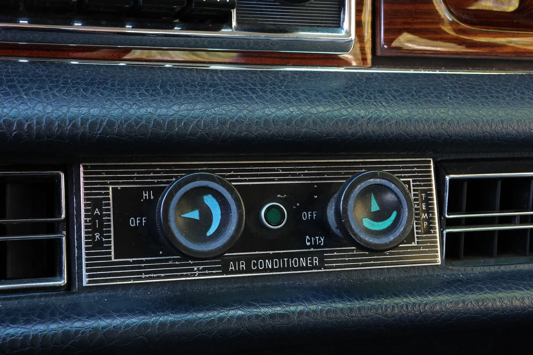 Interior image of 1972 Mercedes-Benz 280 SE 4.5  (55)
