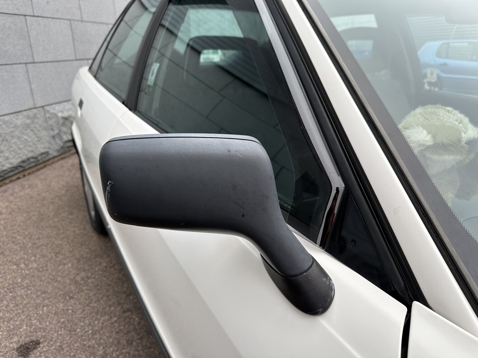 Exteriörbild på 1988 Audi 80 (25)