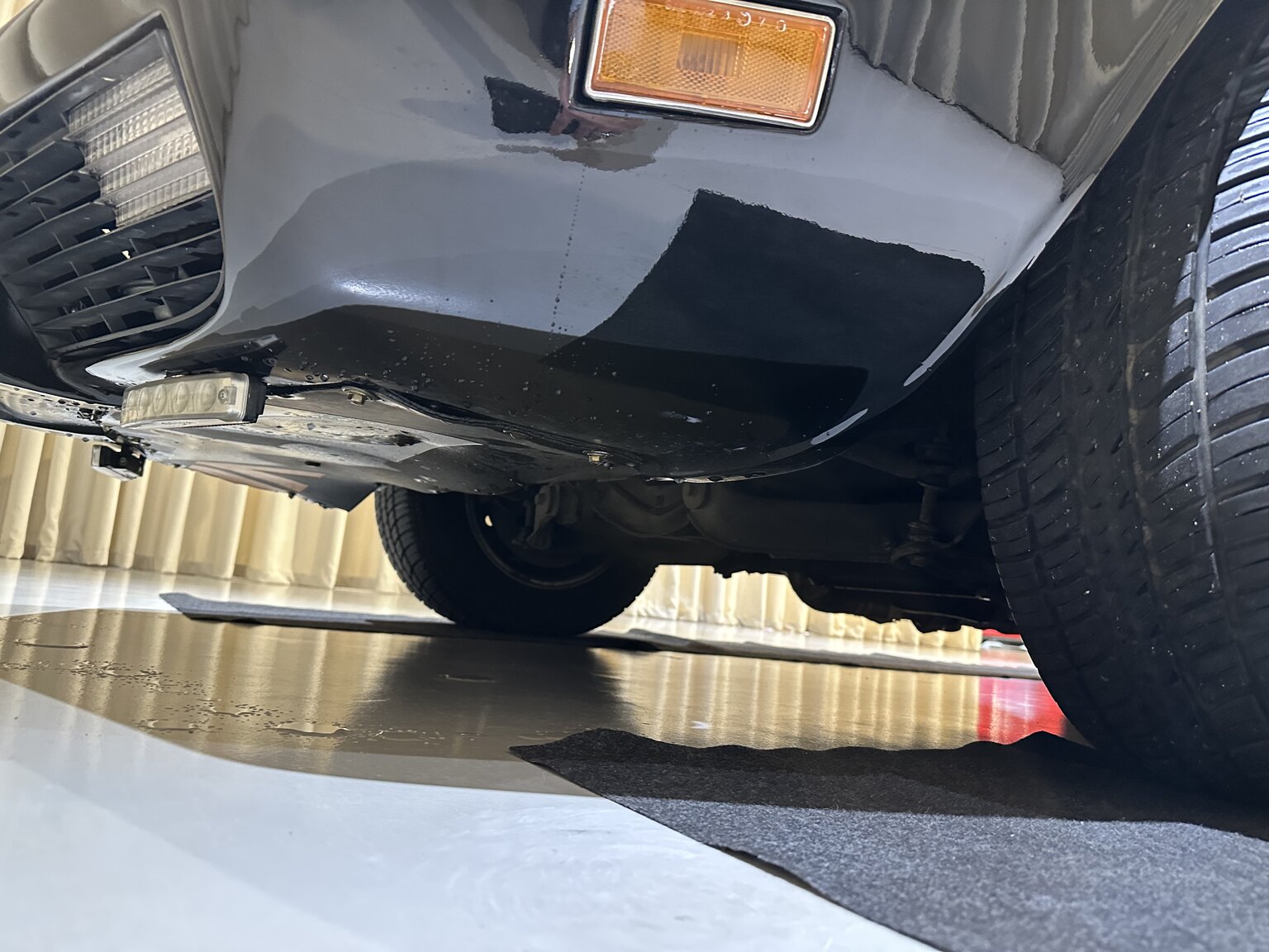 Exterior image of 1975 Chevrolet Corvette Stingray 