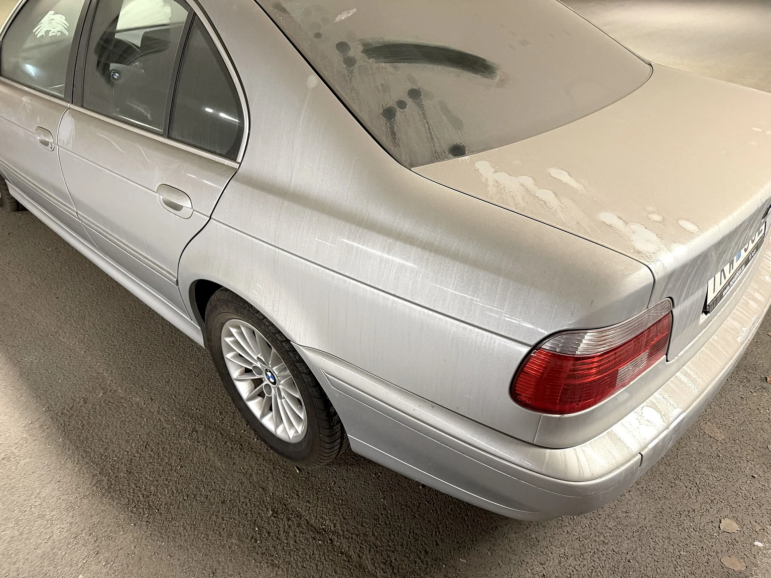 Exterior image of 2002 BMW 520i (43)