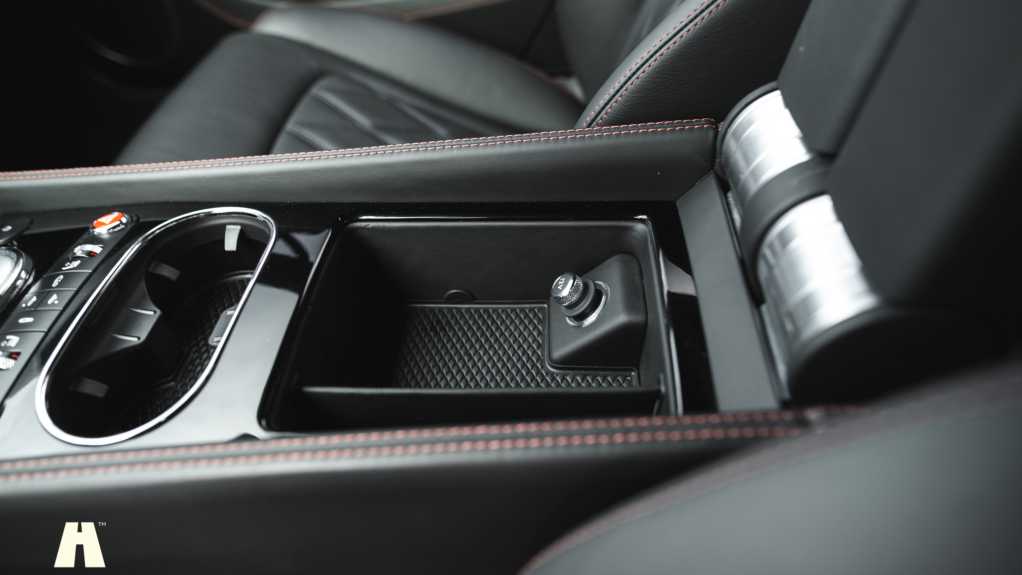 Interior image of 2013 Bentley Continental GT V8 (36)