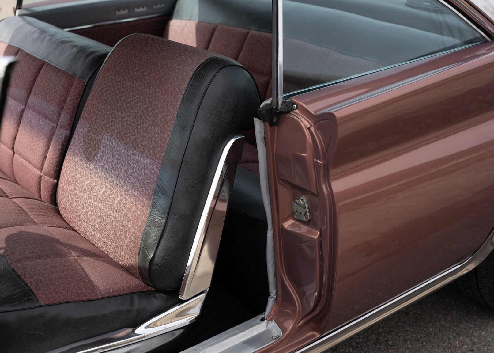 Interior image of 1961 Chrysler New Yorker Sedan (9)