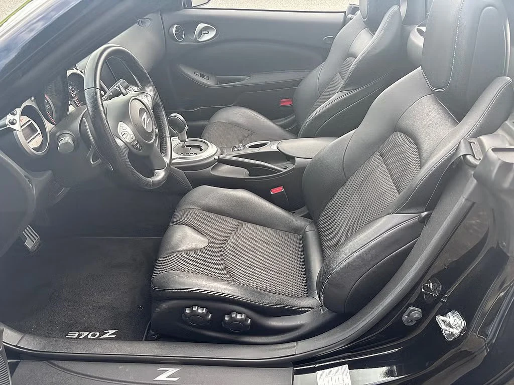Interiörbild 2012 Nissan 370Z Roadster 3.7 V6 Automatic (3)
