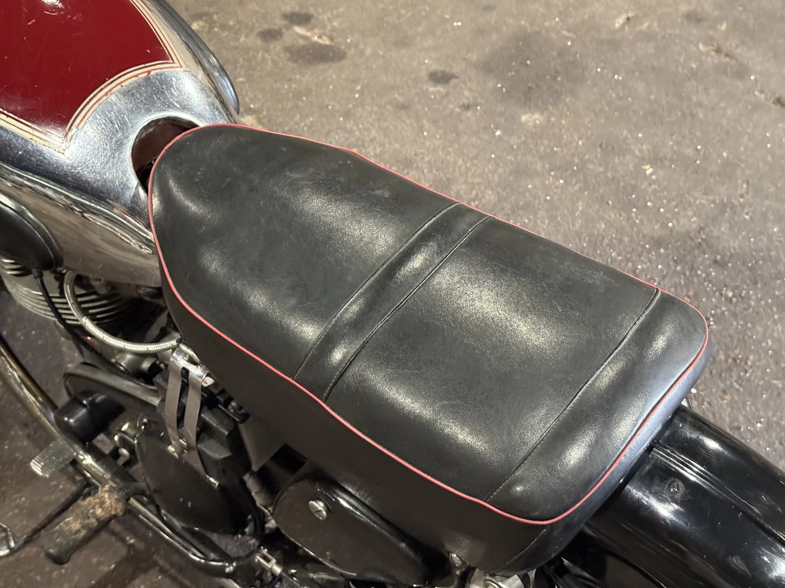 Exteriörbild på 1955 Matchless G 9 (17)