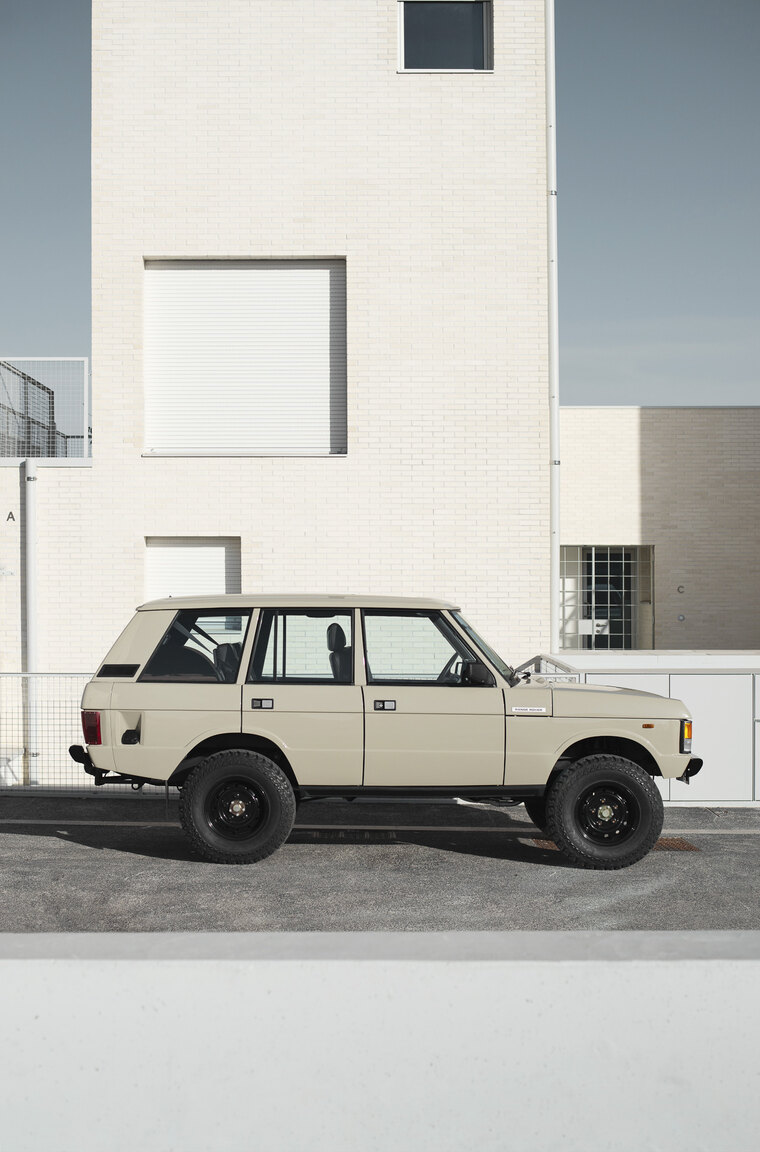 Exteriörbild på 1991 Range Rover Restomod