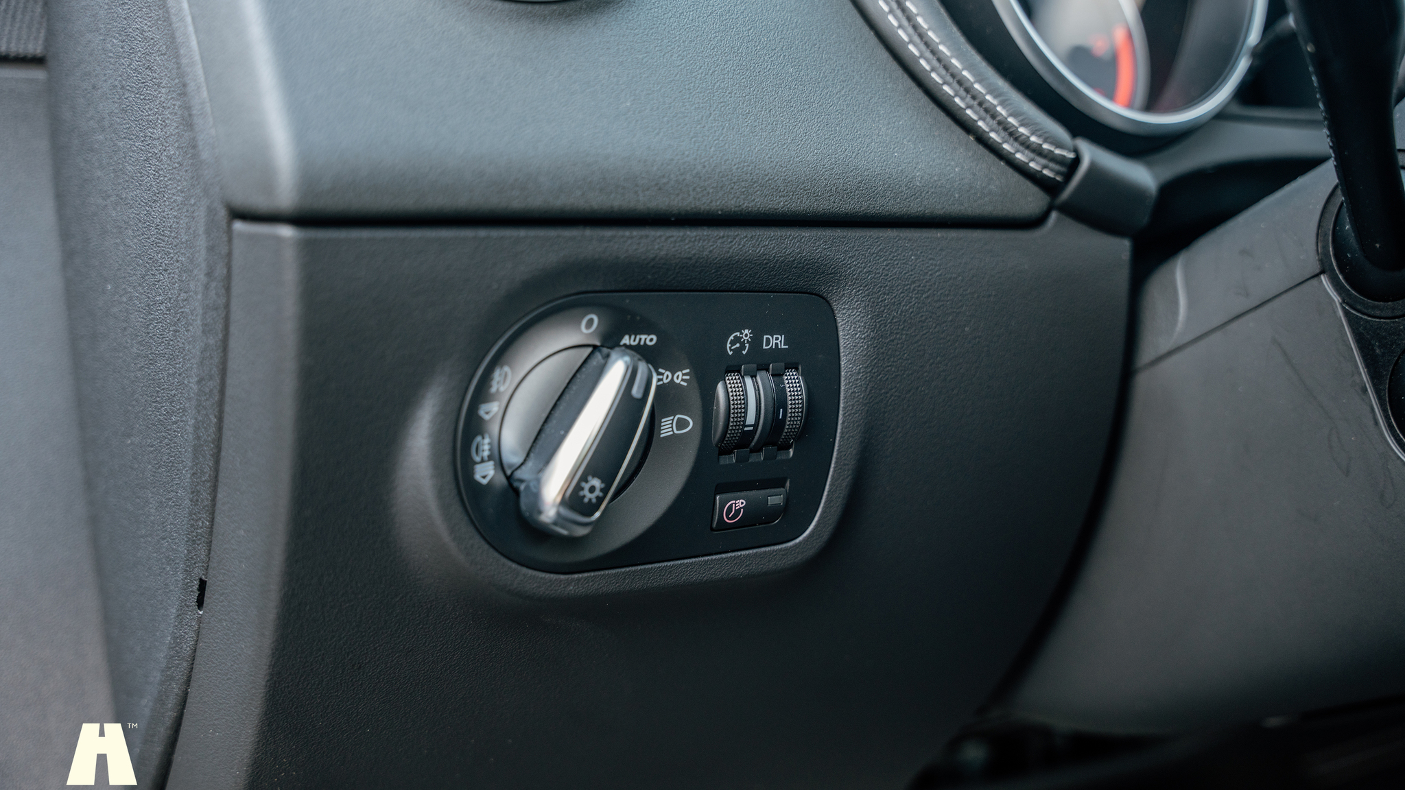 Interior image of 2009 Audi TTS (17)