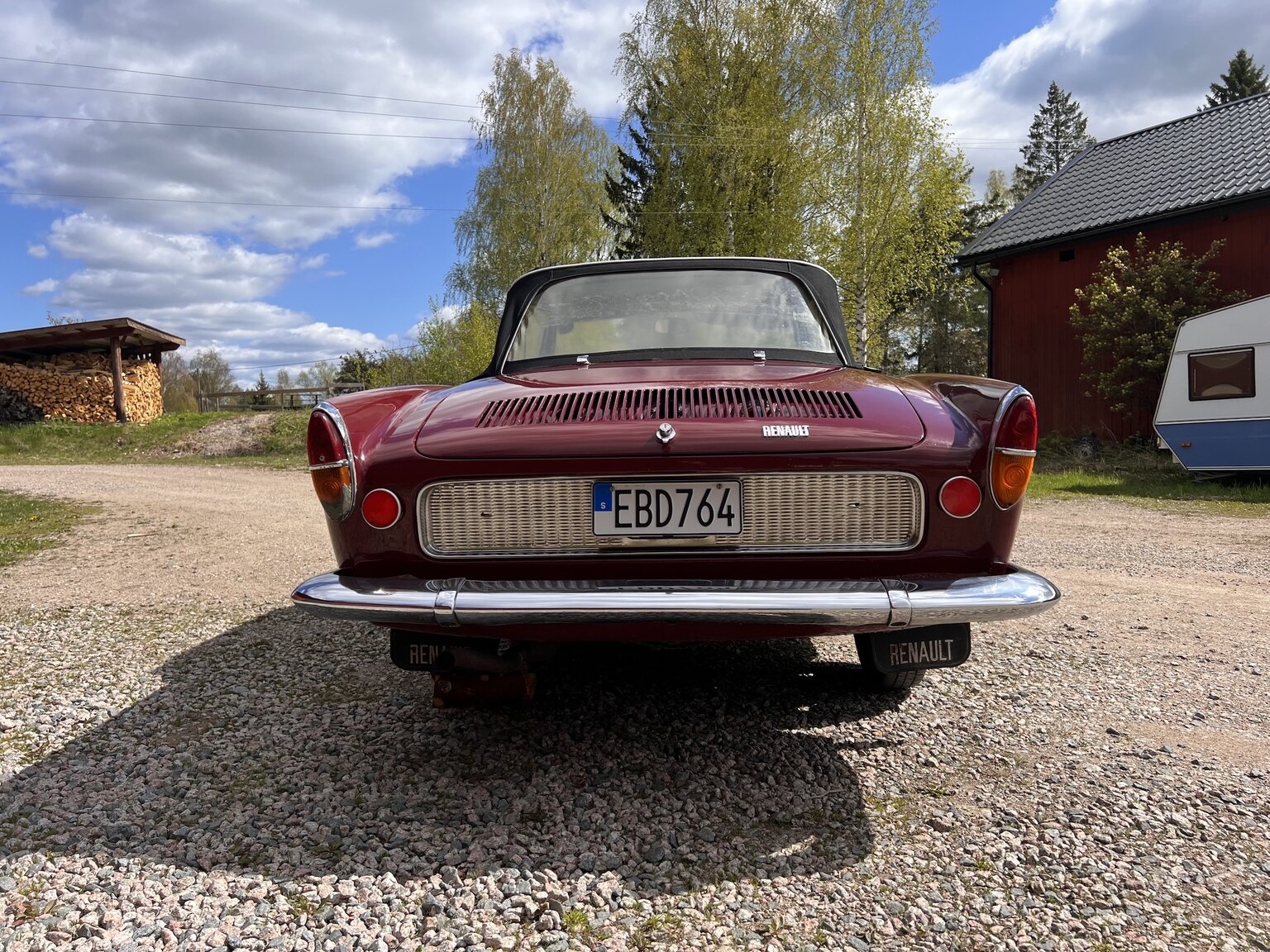Exterior image of 1967 Renault Caravelle Coupé
