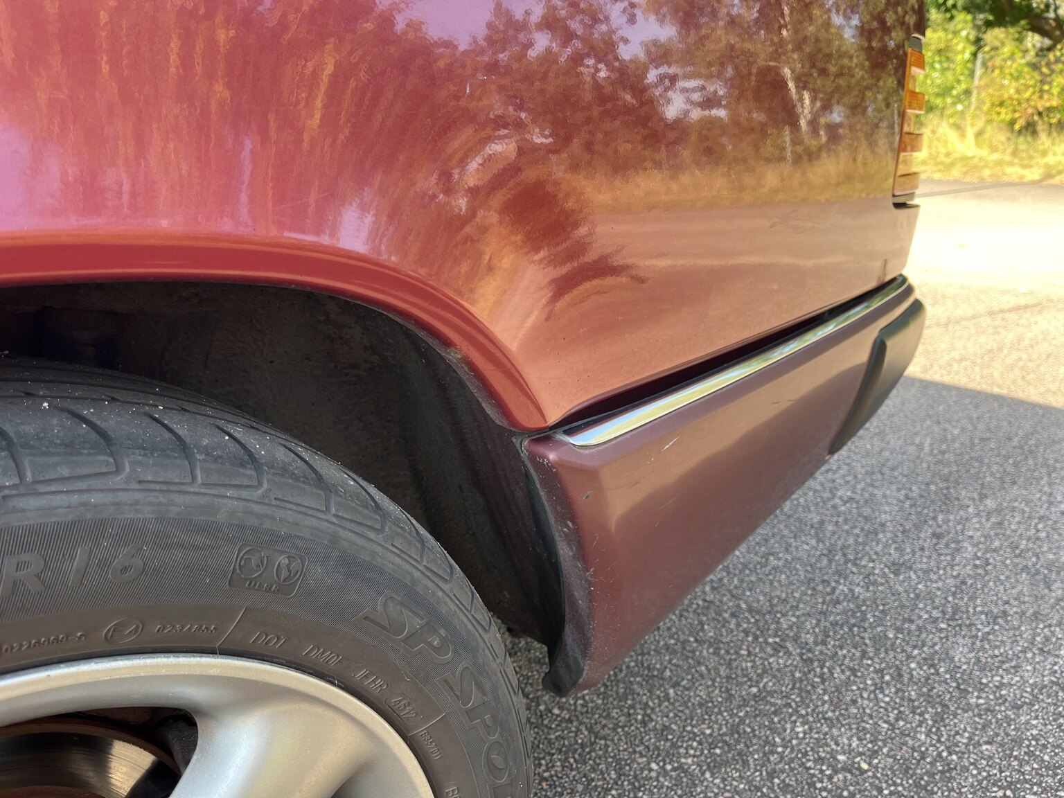 Exterior image of 1990 Mercedes-Benz 230 E