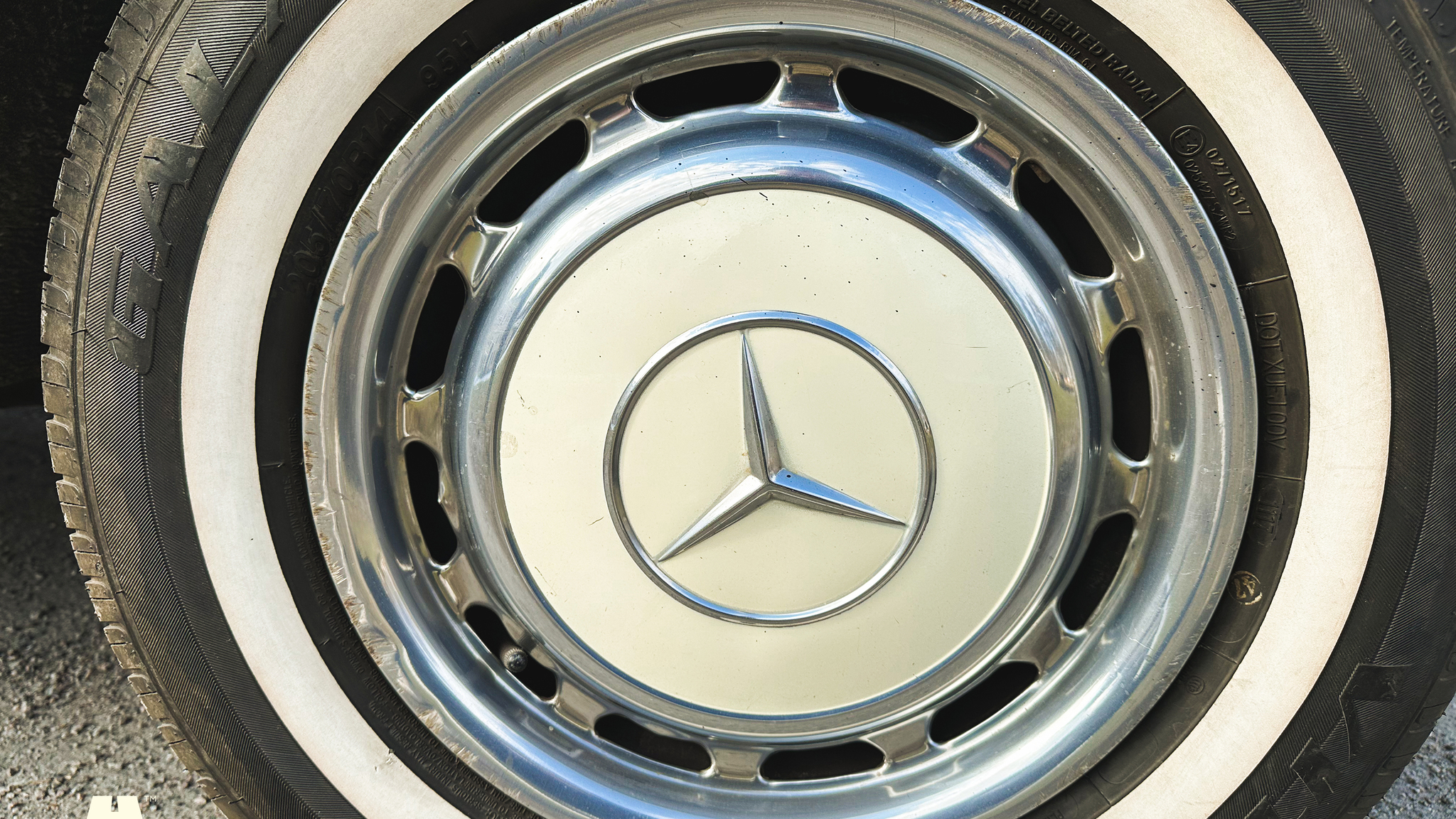Aussenfoto 1972 Mercedes-Benz 200