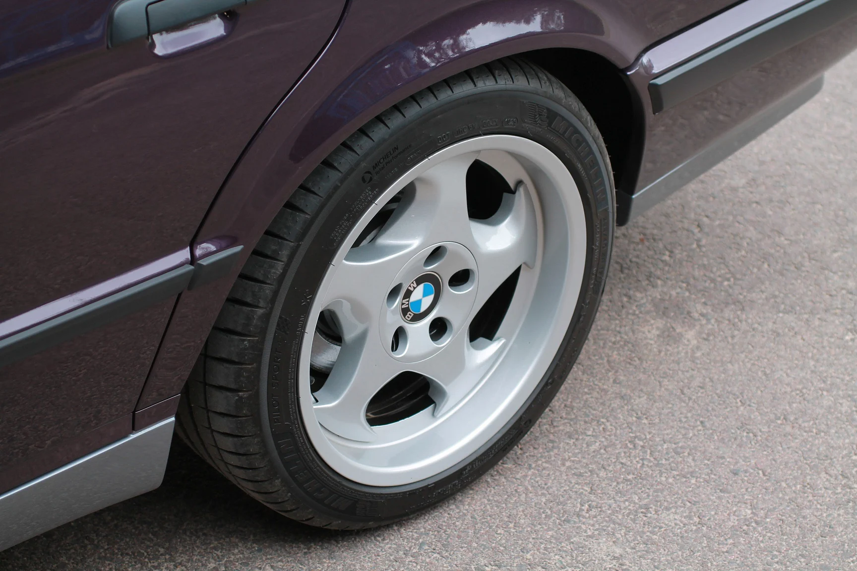 Exterior image of 1993 BMW M5 Touring 3.8 Manual (100)